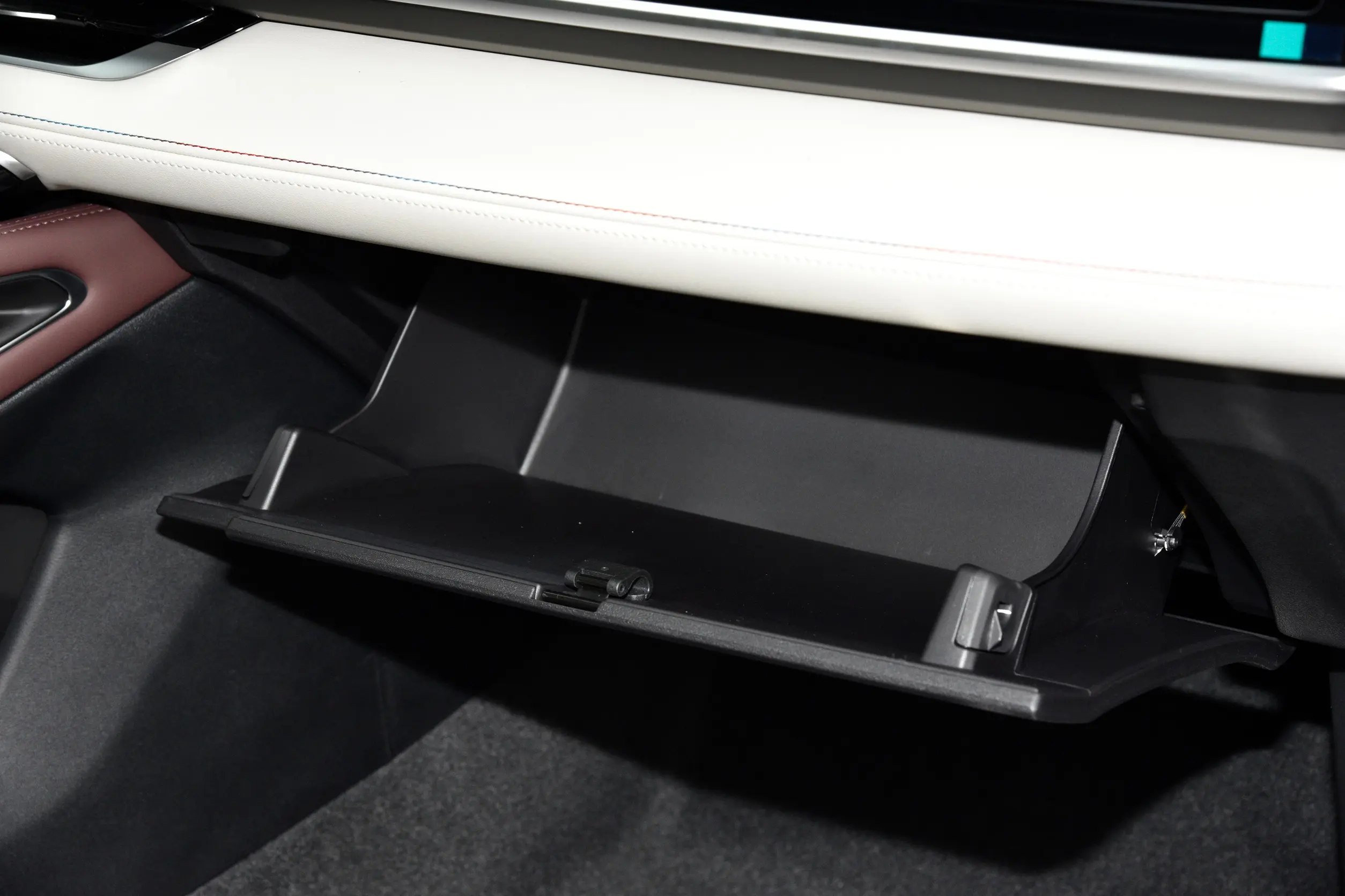 Geely Monjaro 2024 interior-4