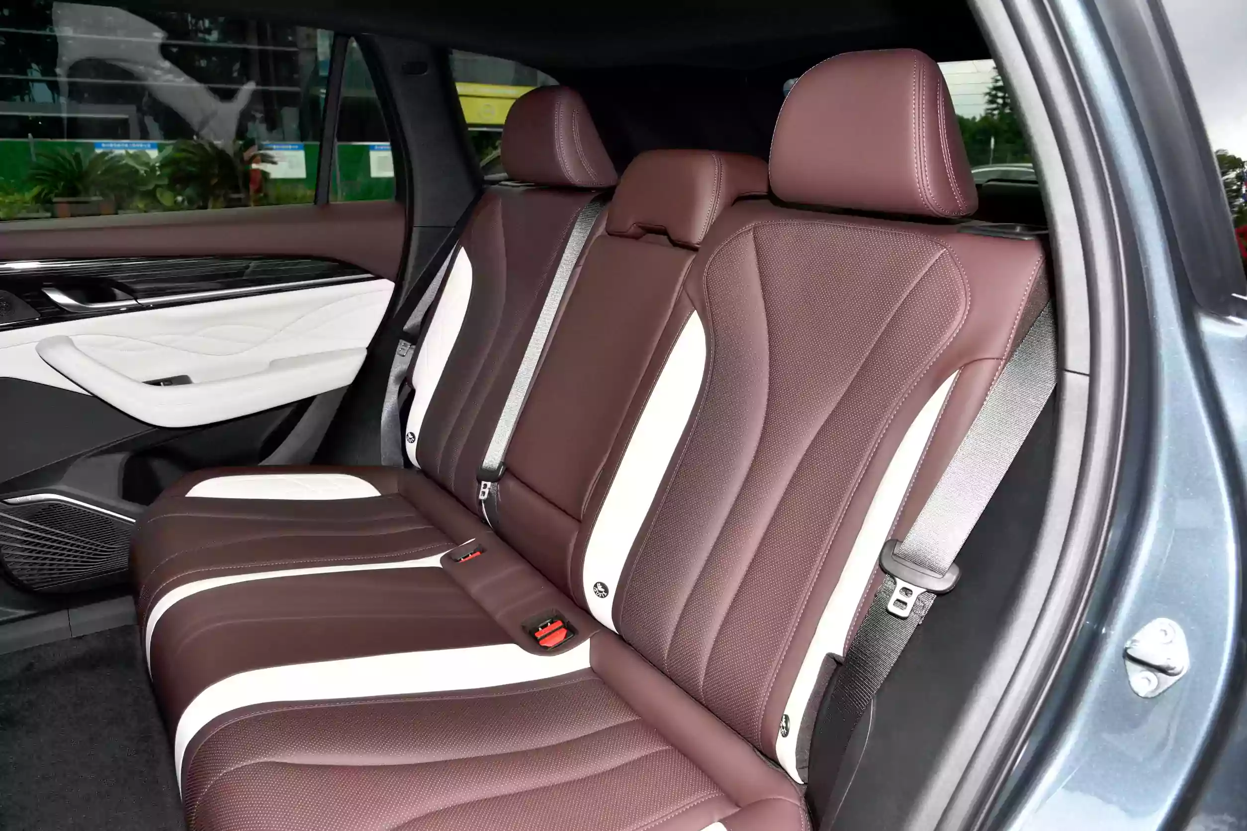 Geely Monjaro 2024 space-2