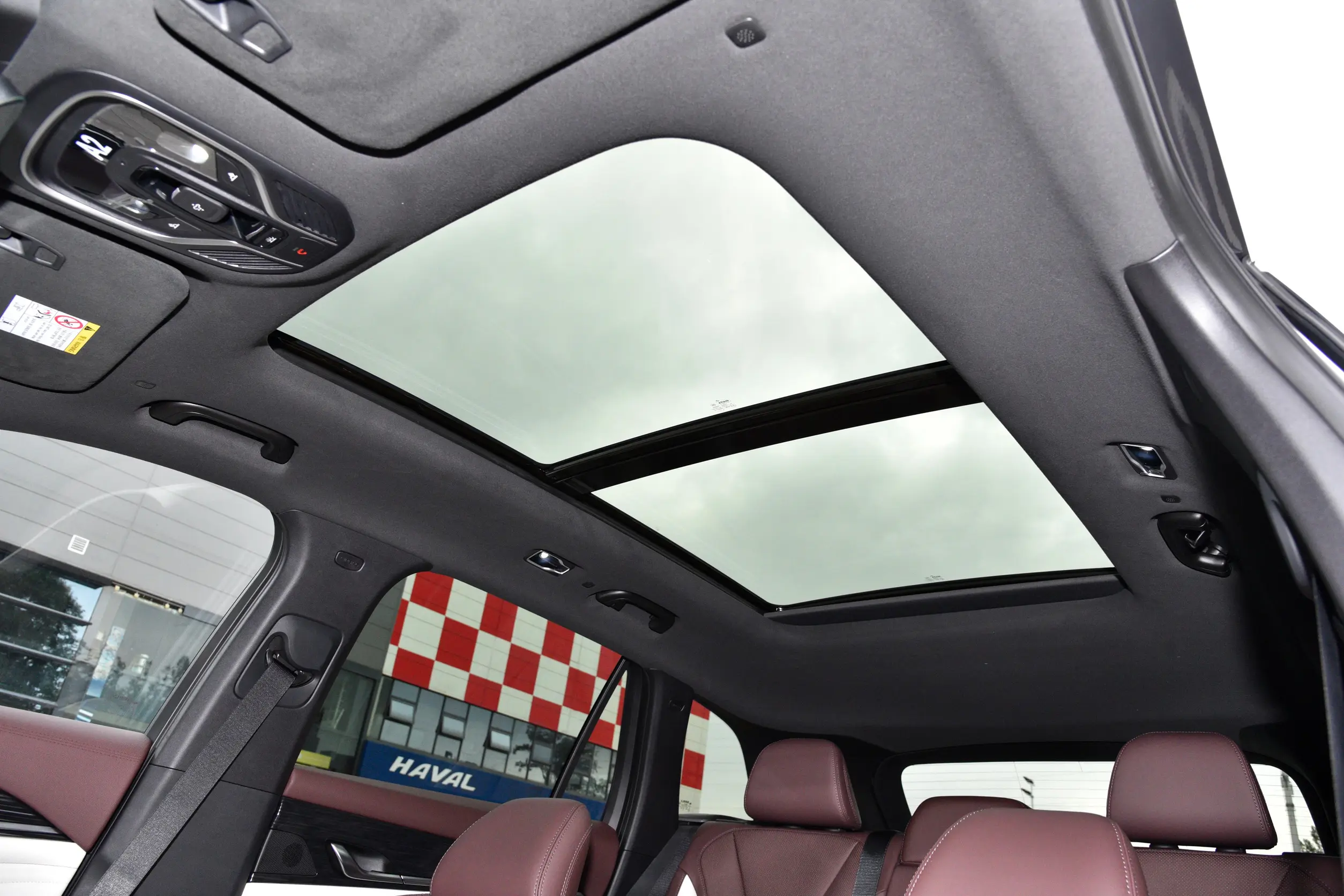 Geely Monjaro 2024 space-3