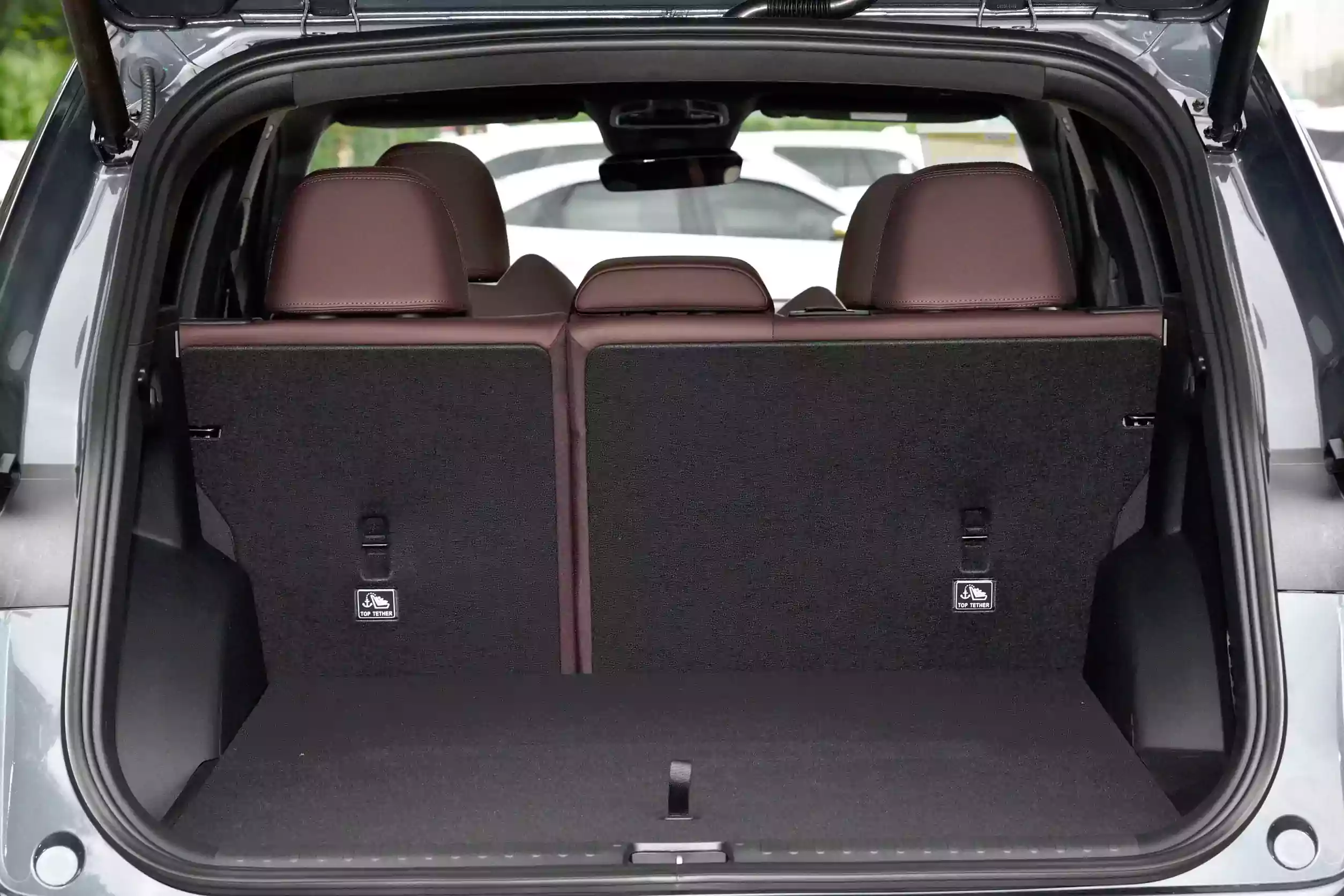 Geely Monjaro 2024 space-4