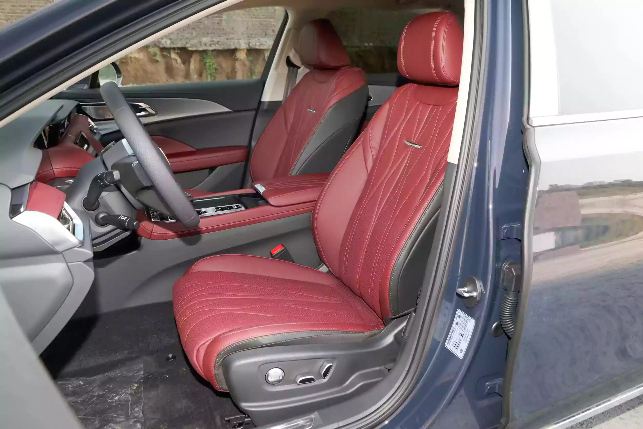 Hongqi H5 2024 space-1