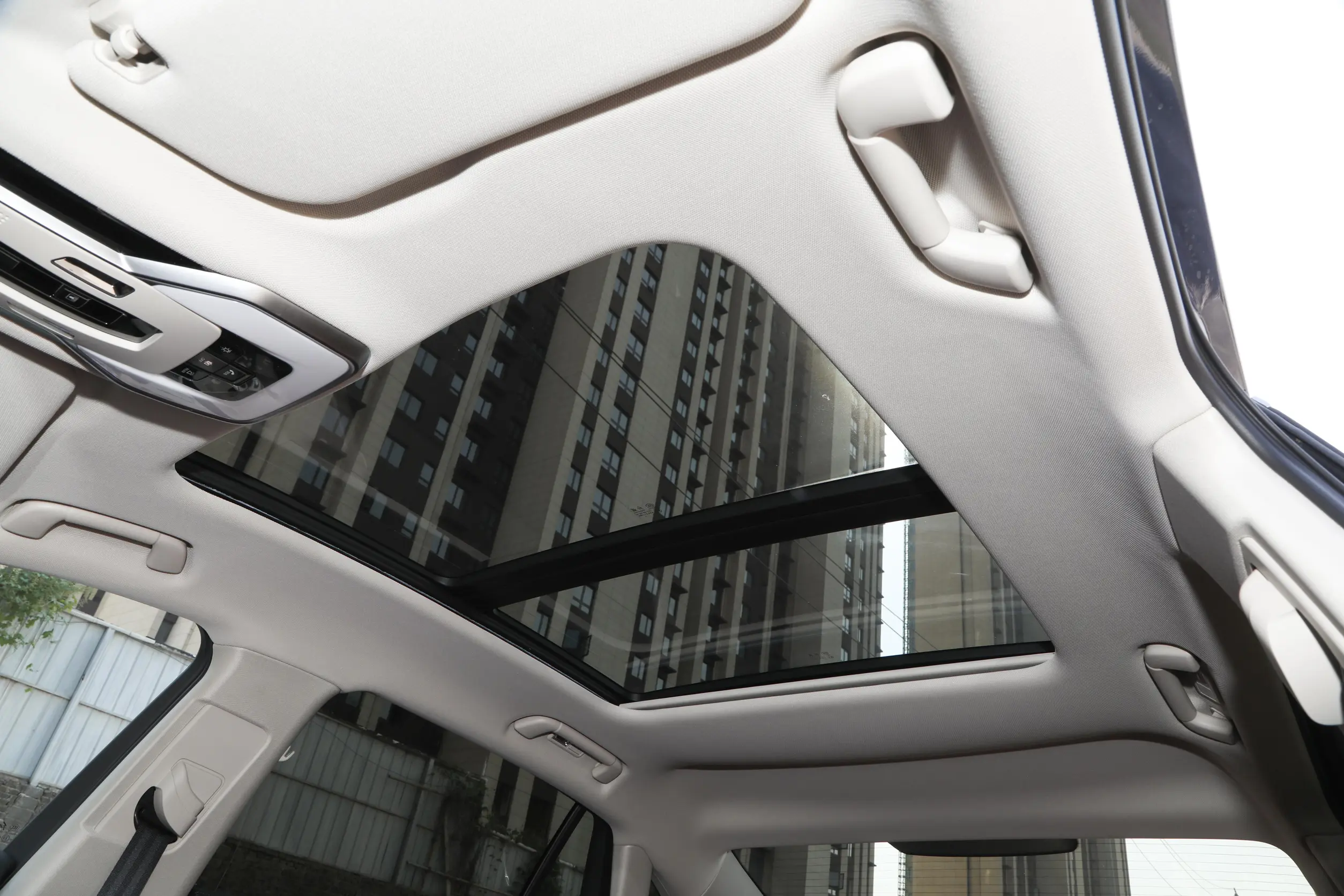 Hongqi H5 2024 space-3