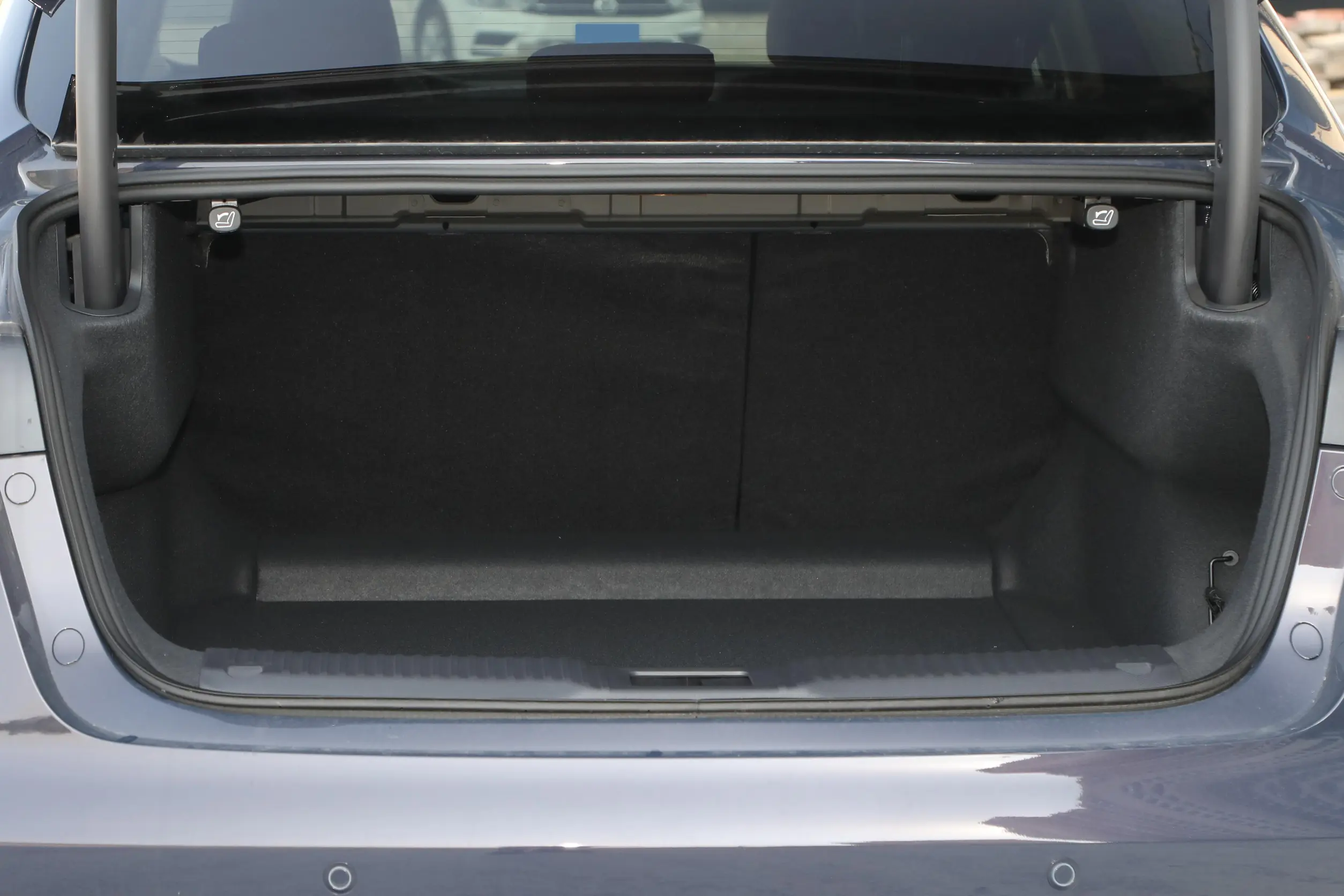 Hongqi H5 2024 space-4