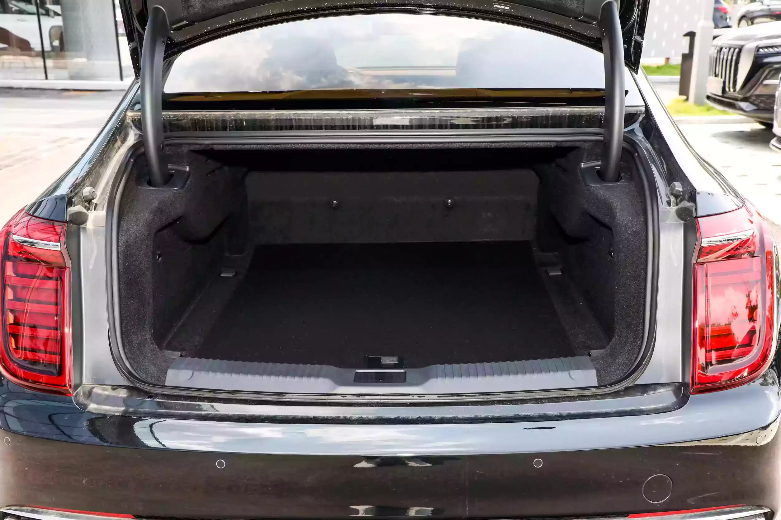 Hongqi H9 2023 space-4