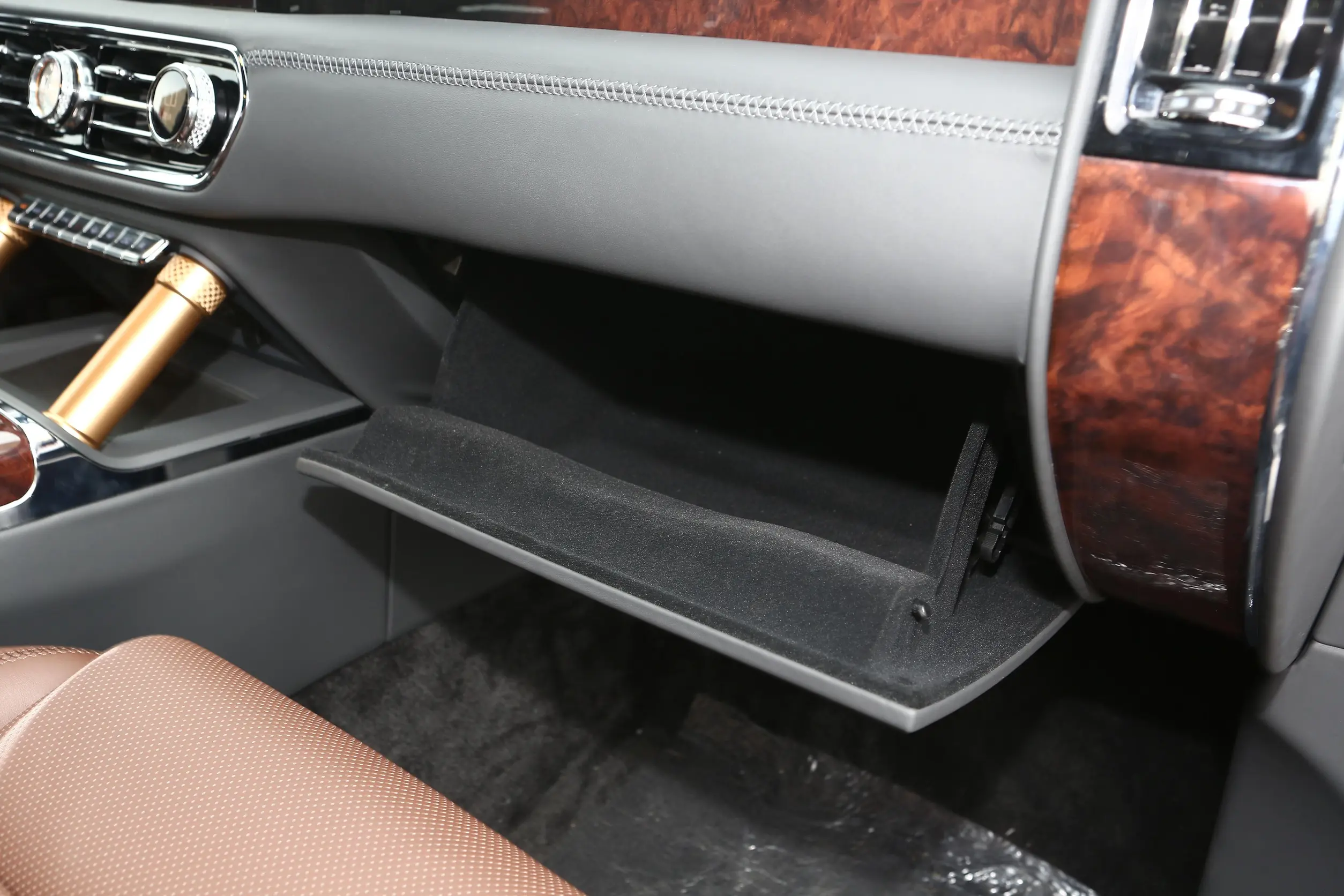 Hongqi LS7 2022 interior-4