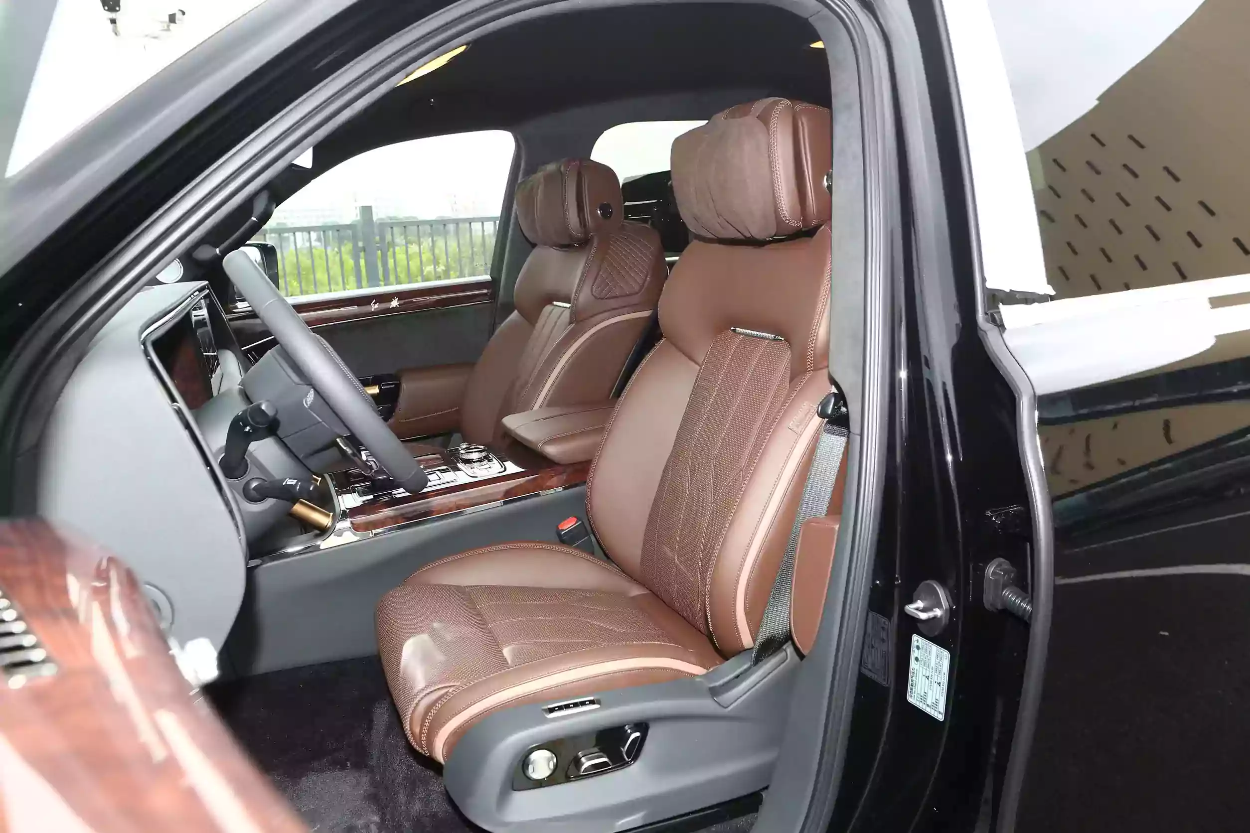 Hongqi LS7 2022 space-1