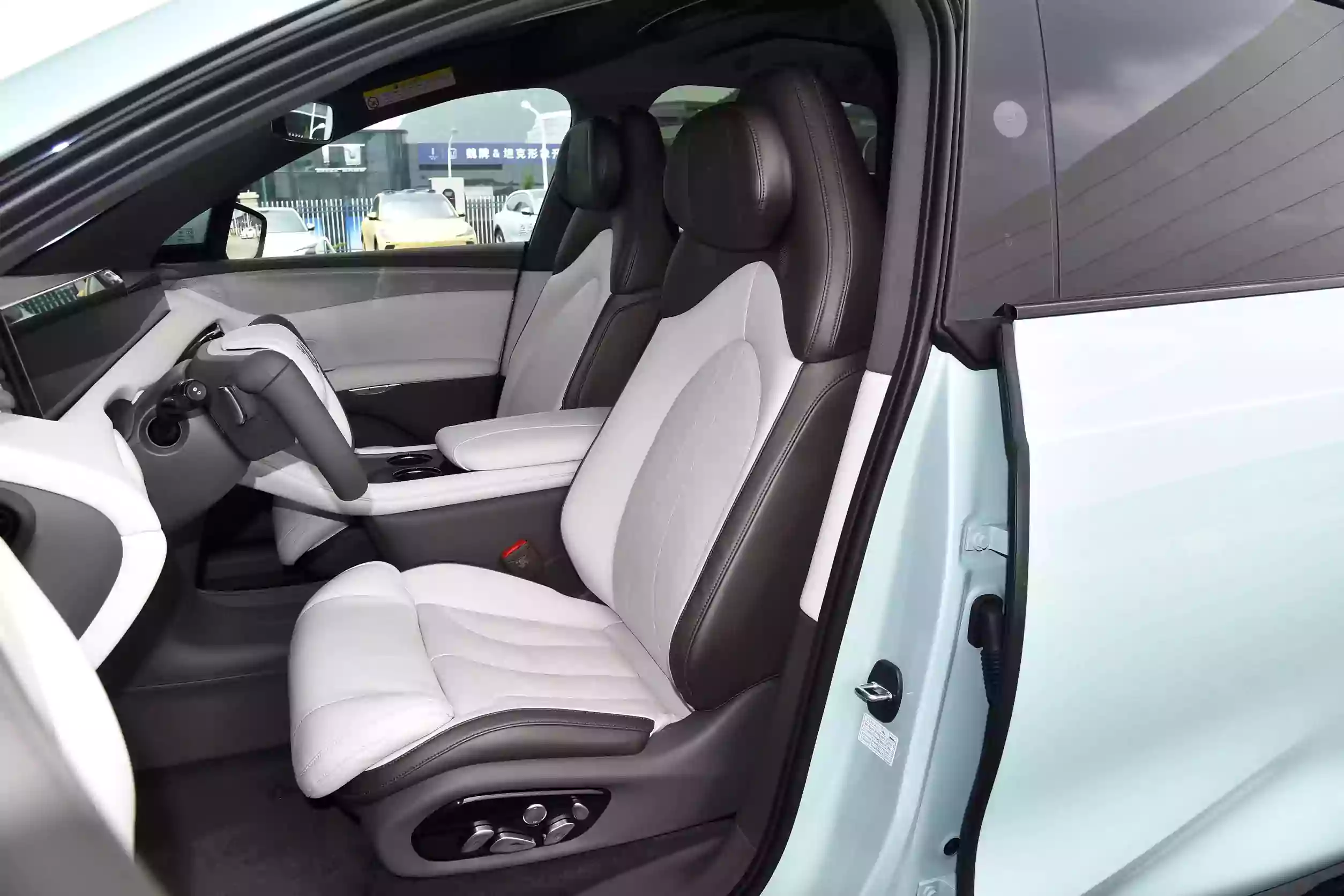 IM Motors LS7 2023 space-1