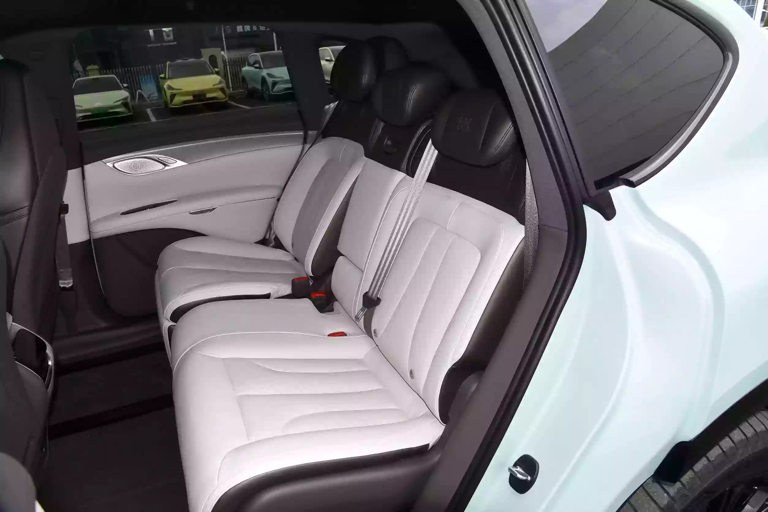 IM Motors LS7 2023 space-2