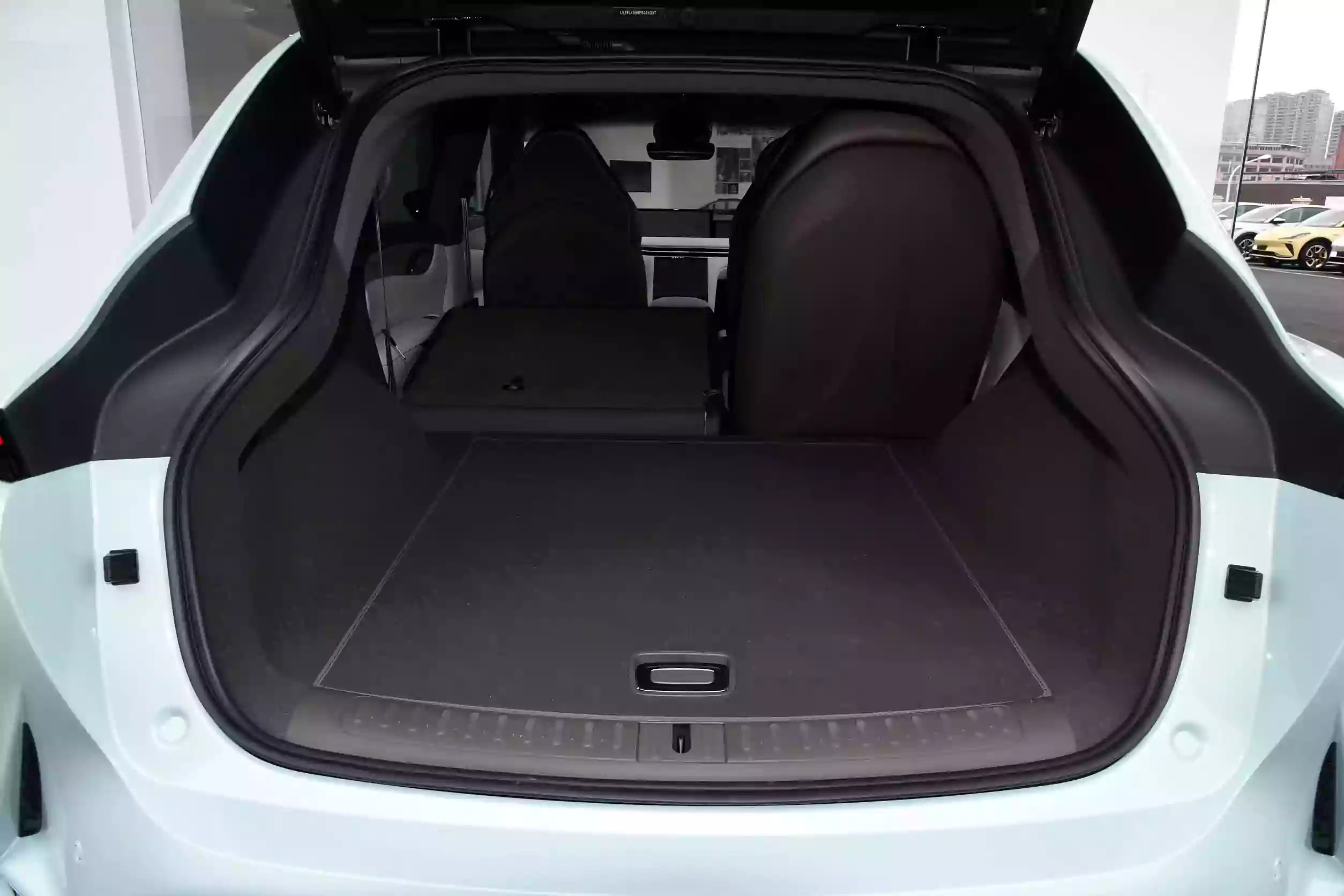 IM Motors LS7 2023 space-4