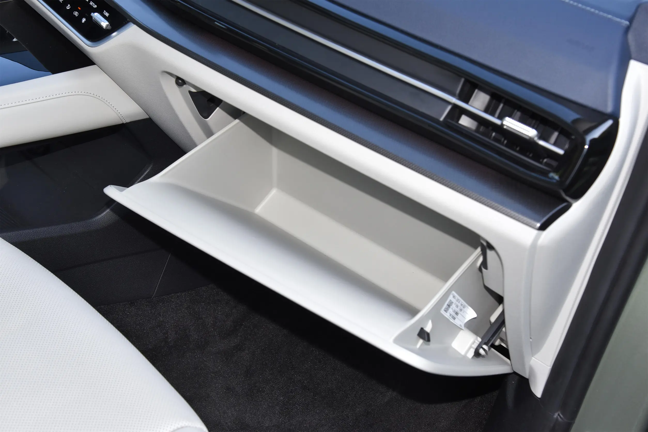 Kia Sportage 2022 interior-4