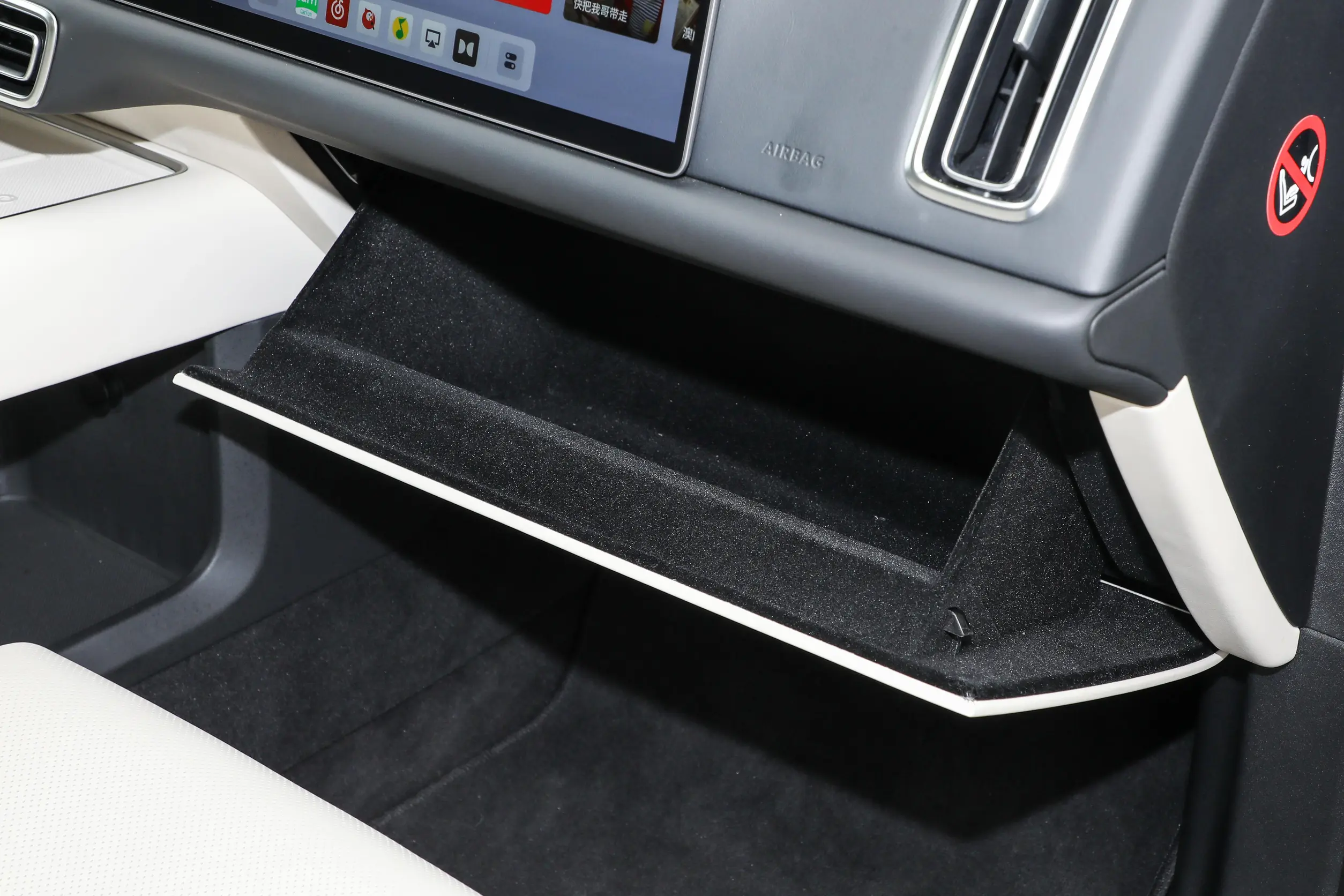 Li Auto L9 2022 interior-1