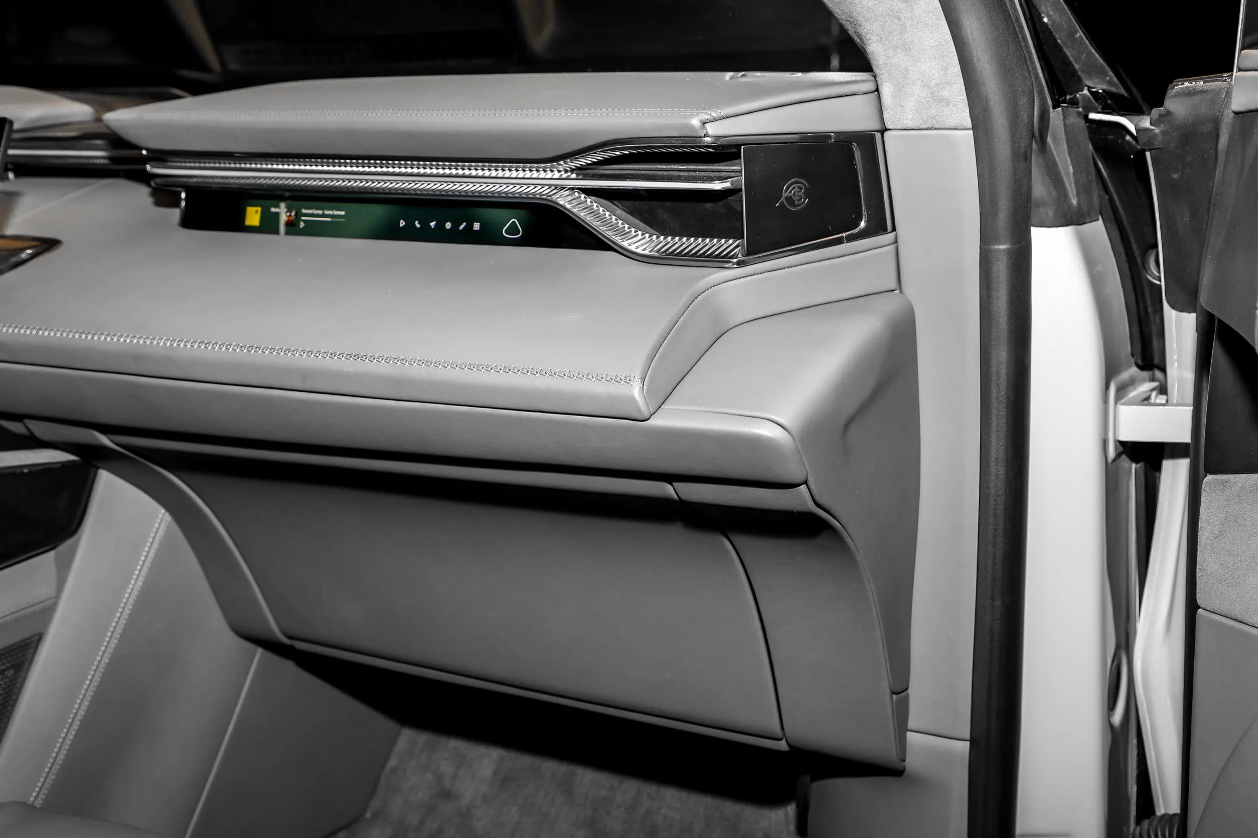 Lotus Eletre 2022 interior-4