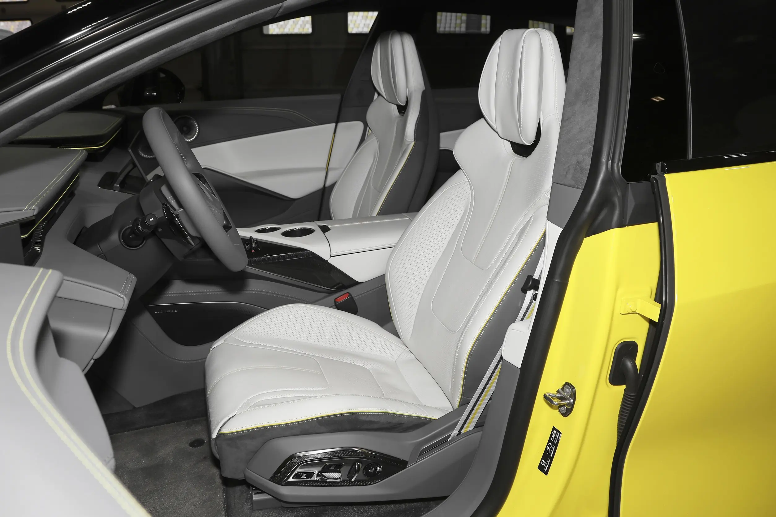 Lotus Eletre 2022 space-1