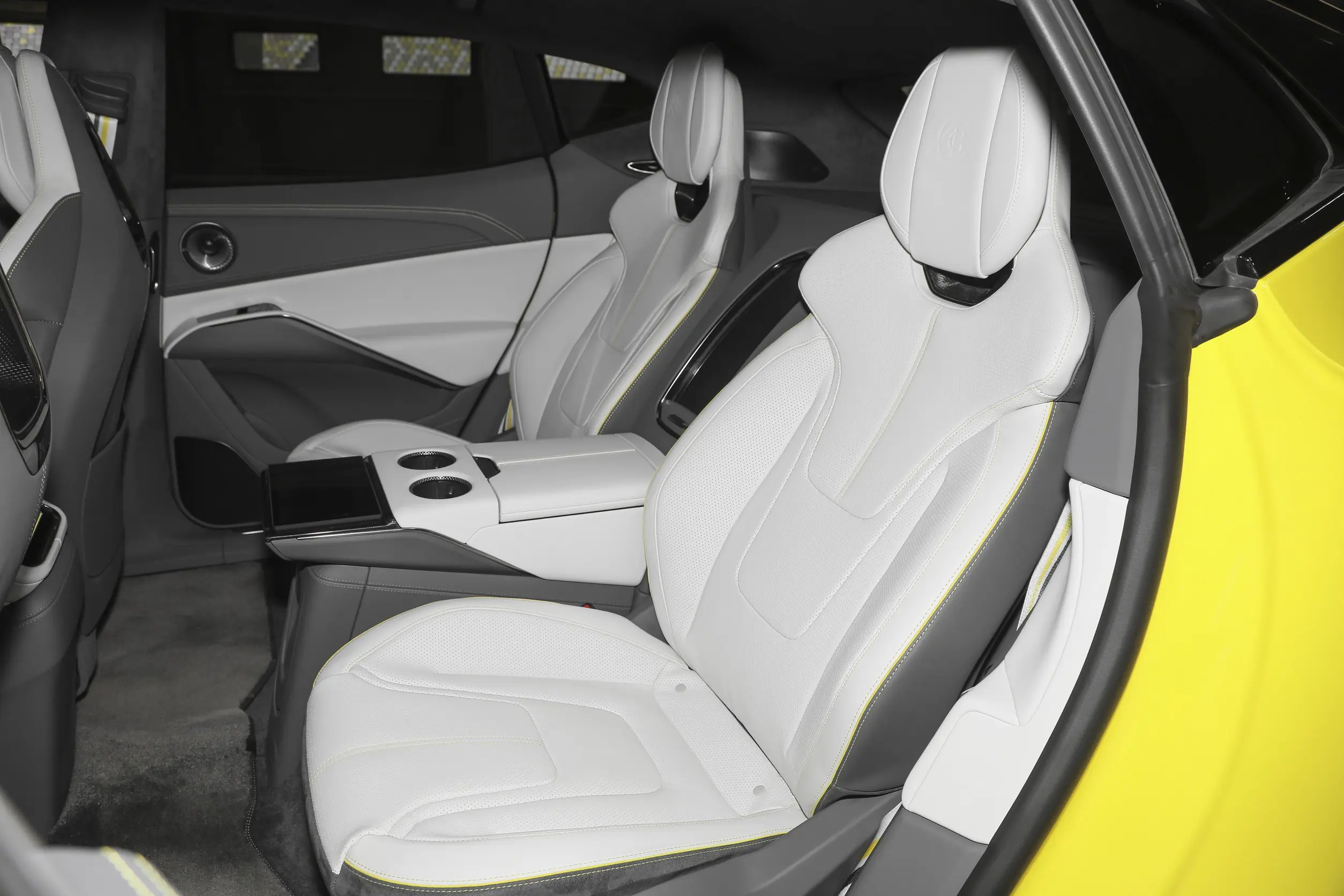 Lotus Eletre 2022 space-2