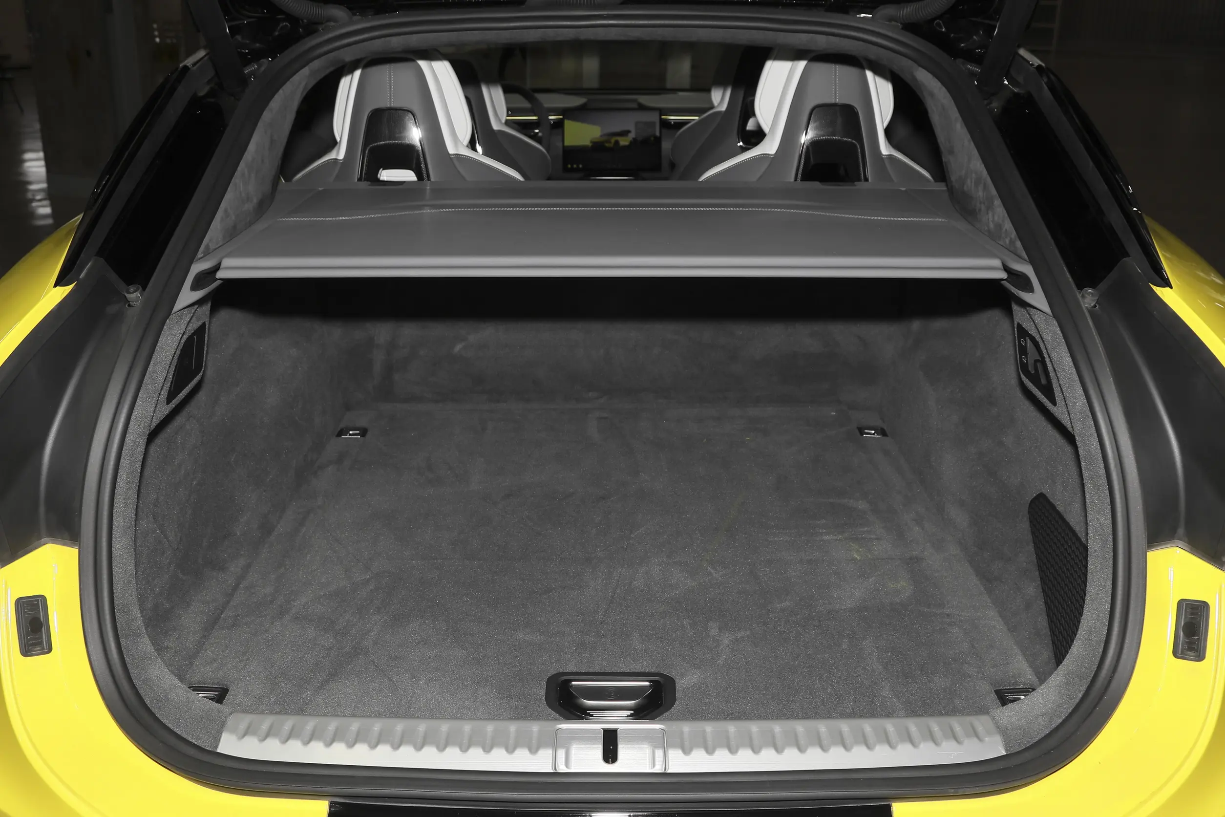 Lotus Eletre 2022 space-4