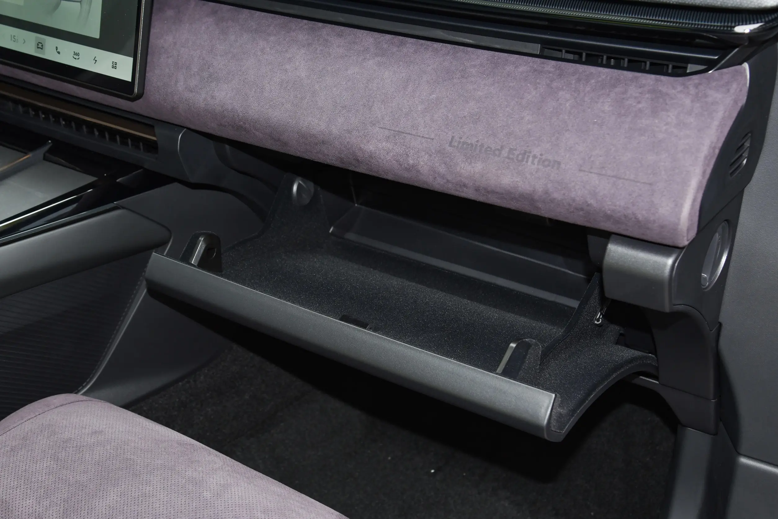 Lynk & Co 08 EM-P 2023 interior-4