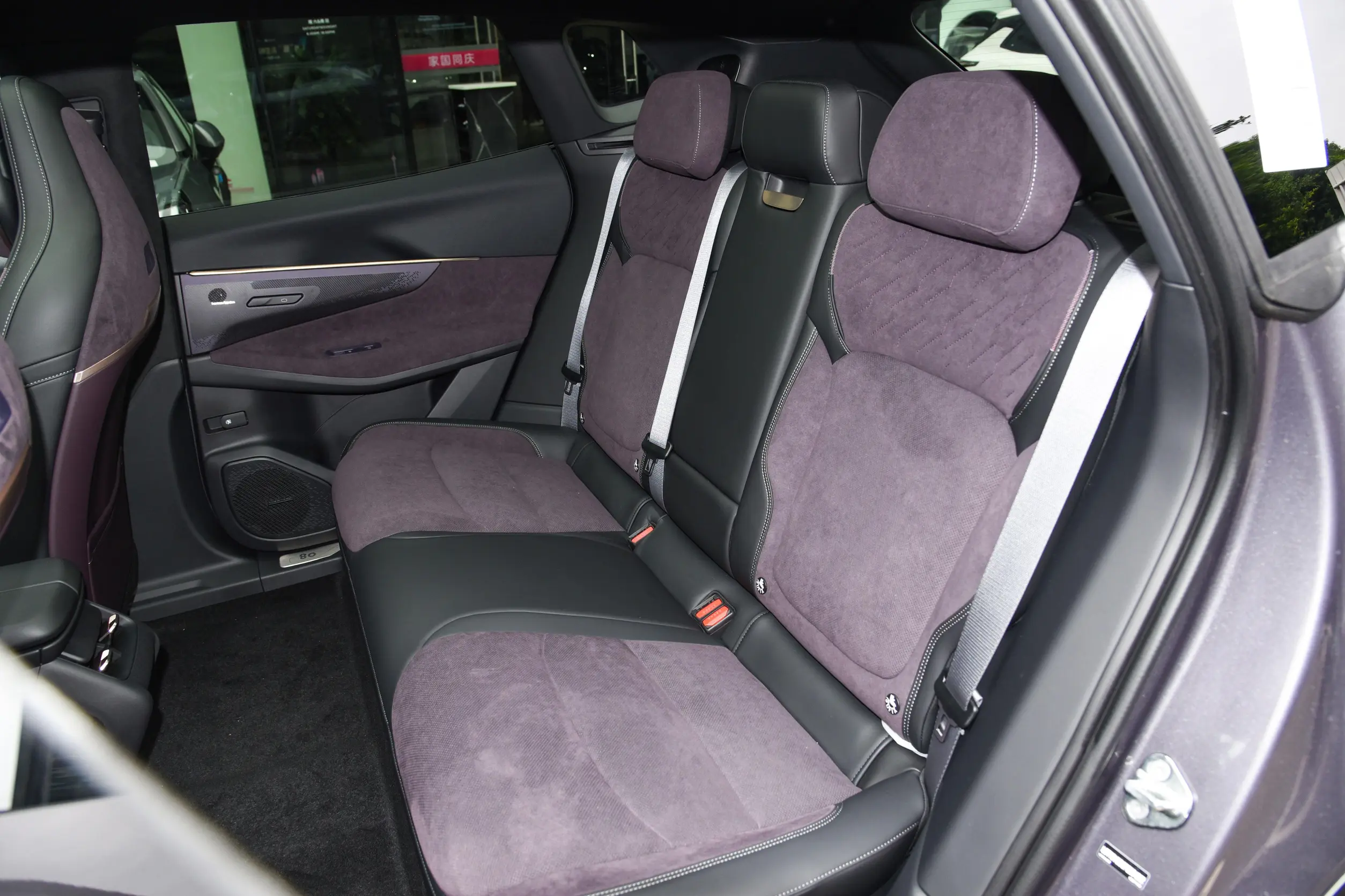 Lynk & Co 08 EM-P 2023 space-2