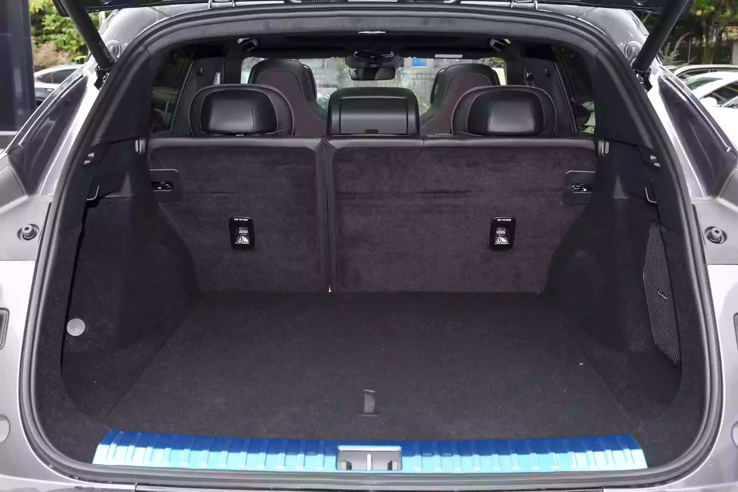 Lynk & Co 08 EM-P 2023 space-4