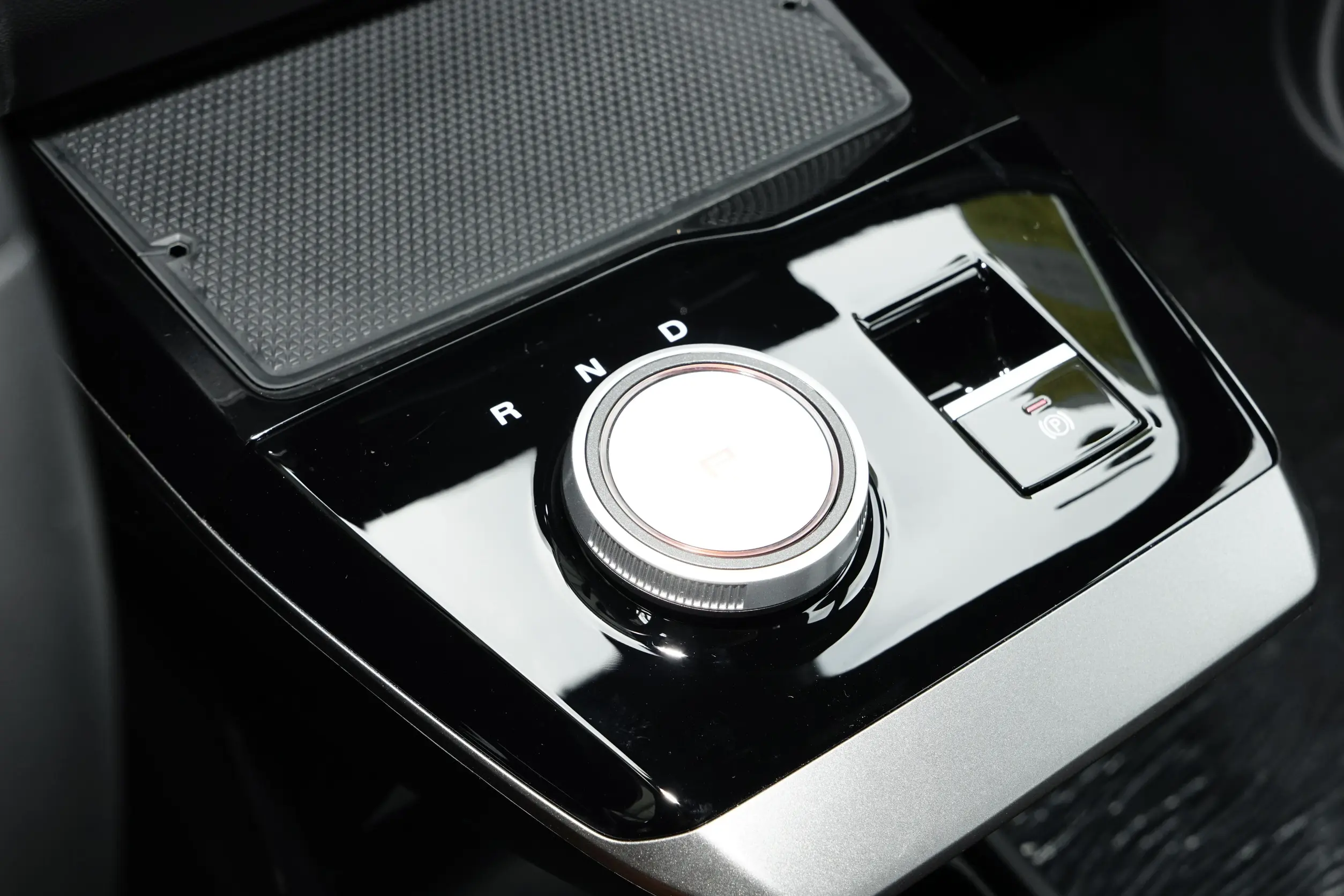 MG MG4 EV 2023 interior-3