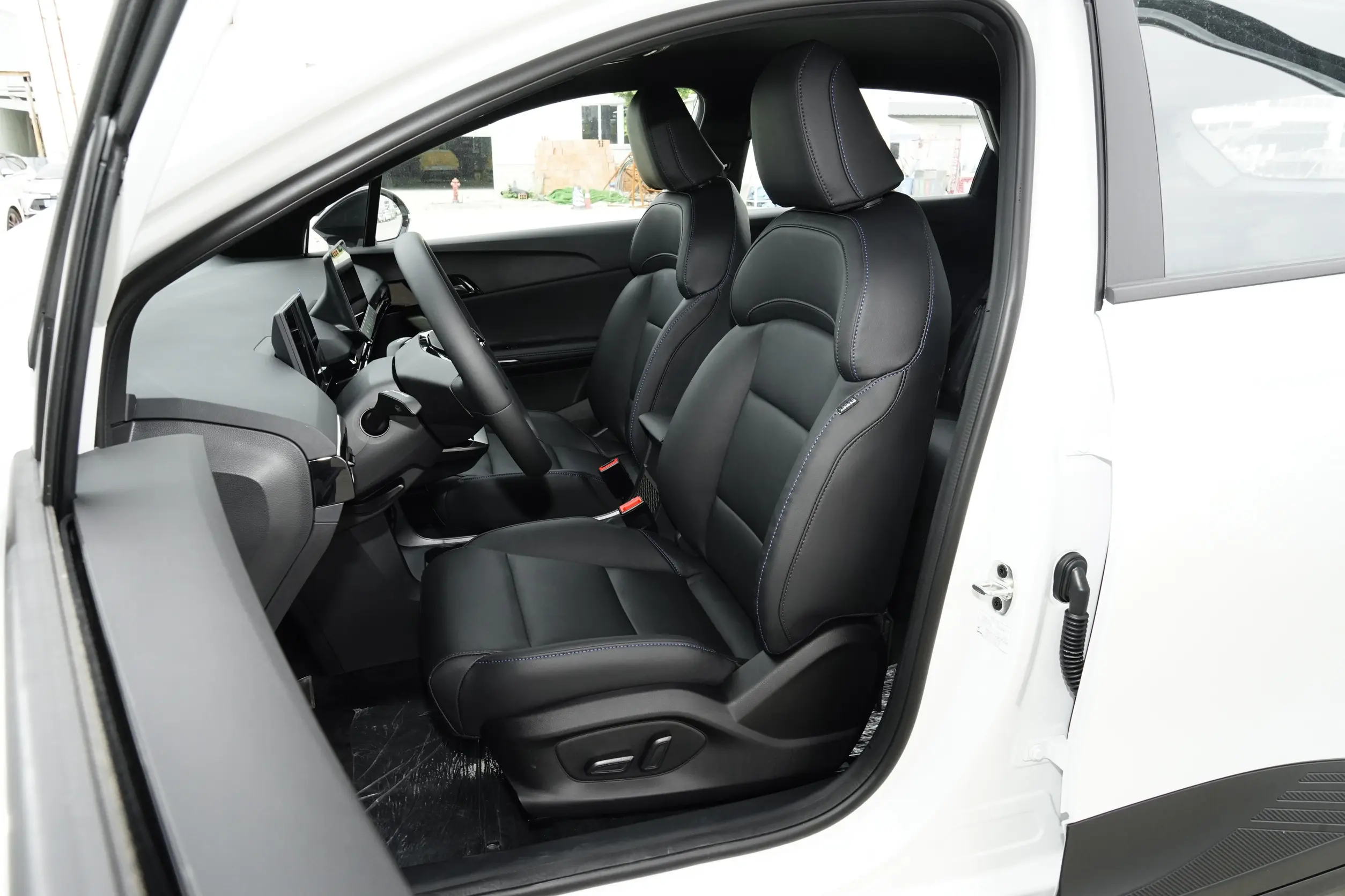 MG MG4 EV 2023 space-1