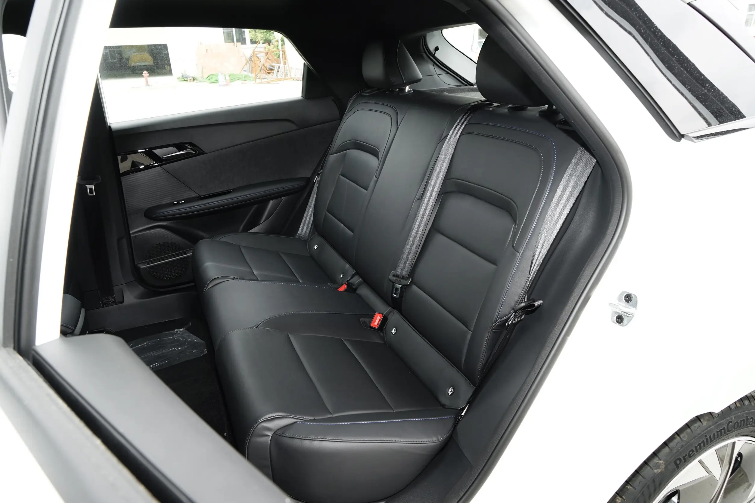 MG MG4 EV 2023 space-2