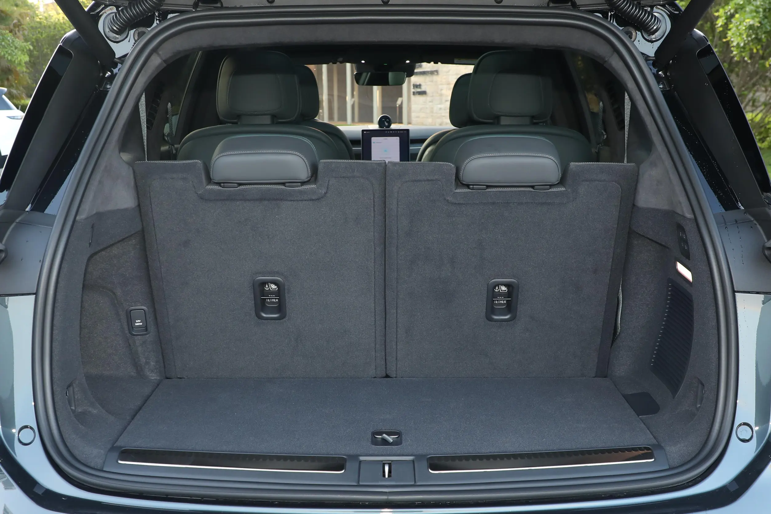 NIO ES8 2023 space-4