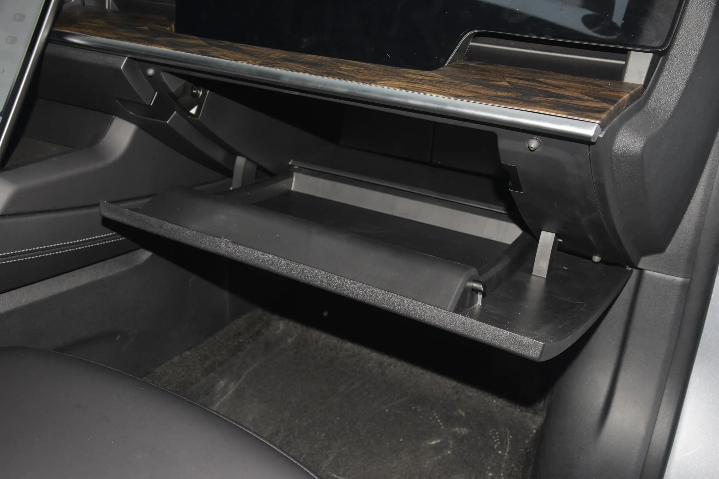 Neta S 2024 interior-4