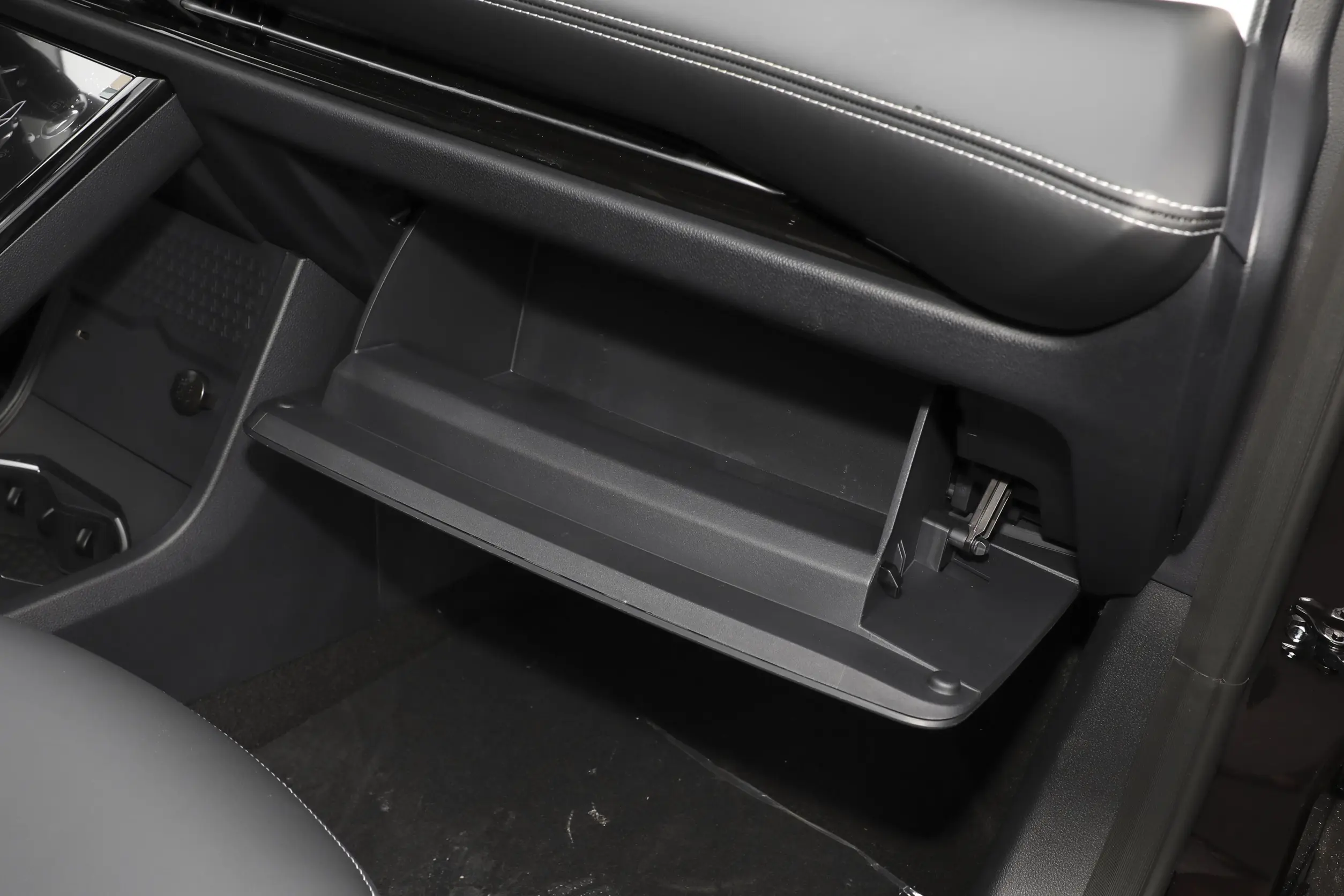 Neta U 2023 interior-4