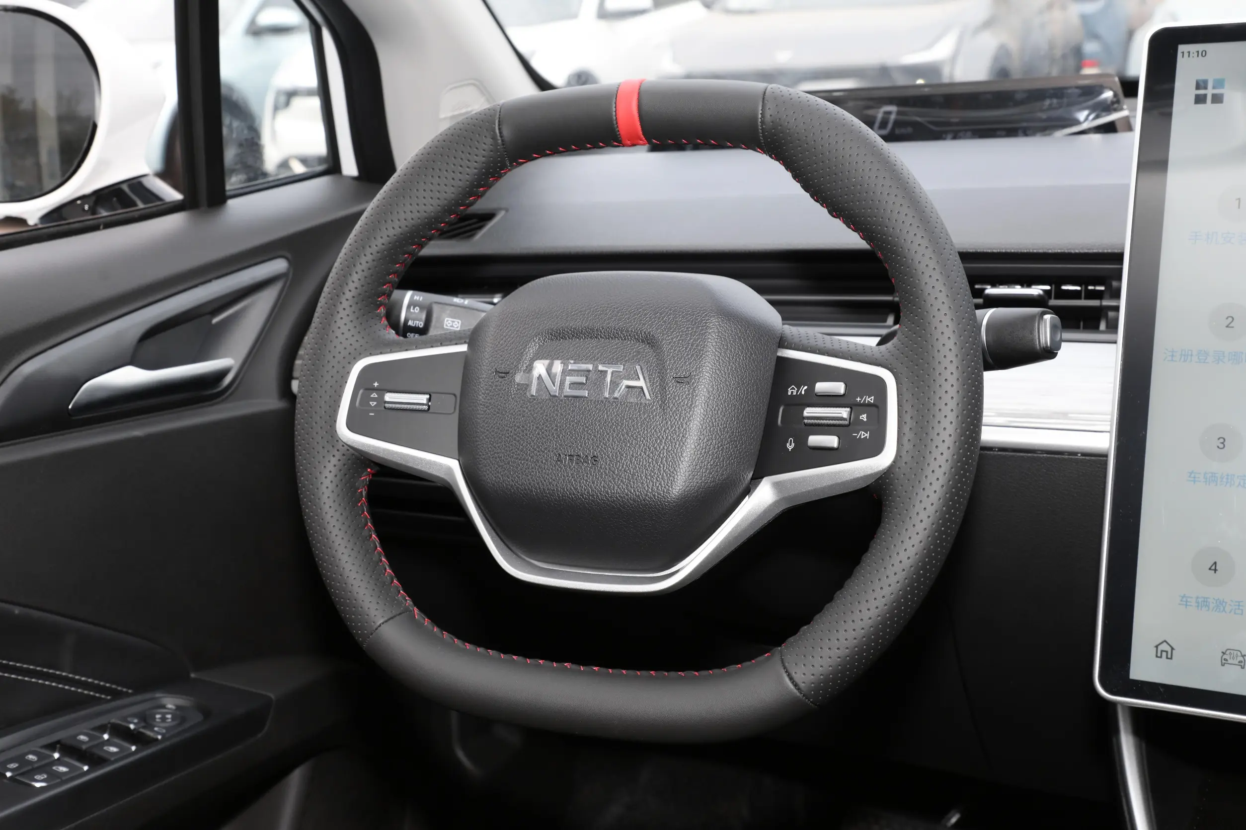 Neta V 2022 interior-2