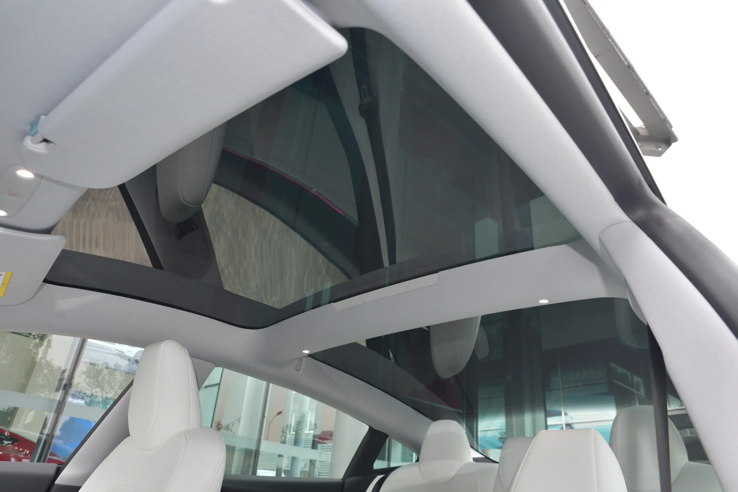 Tesla Model 3 2023 space-3