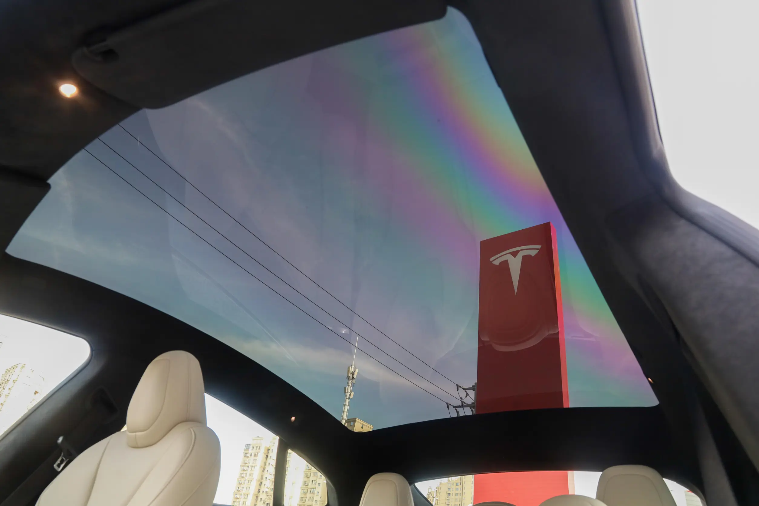 Tesla Model S 2023 space-3