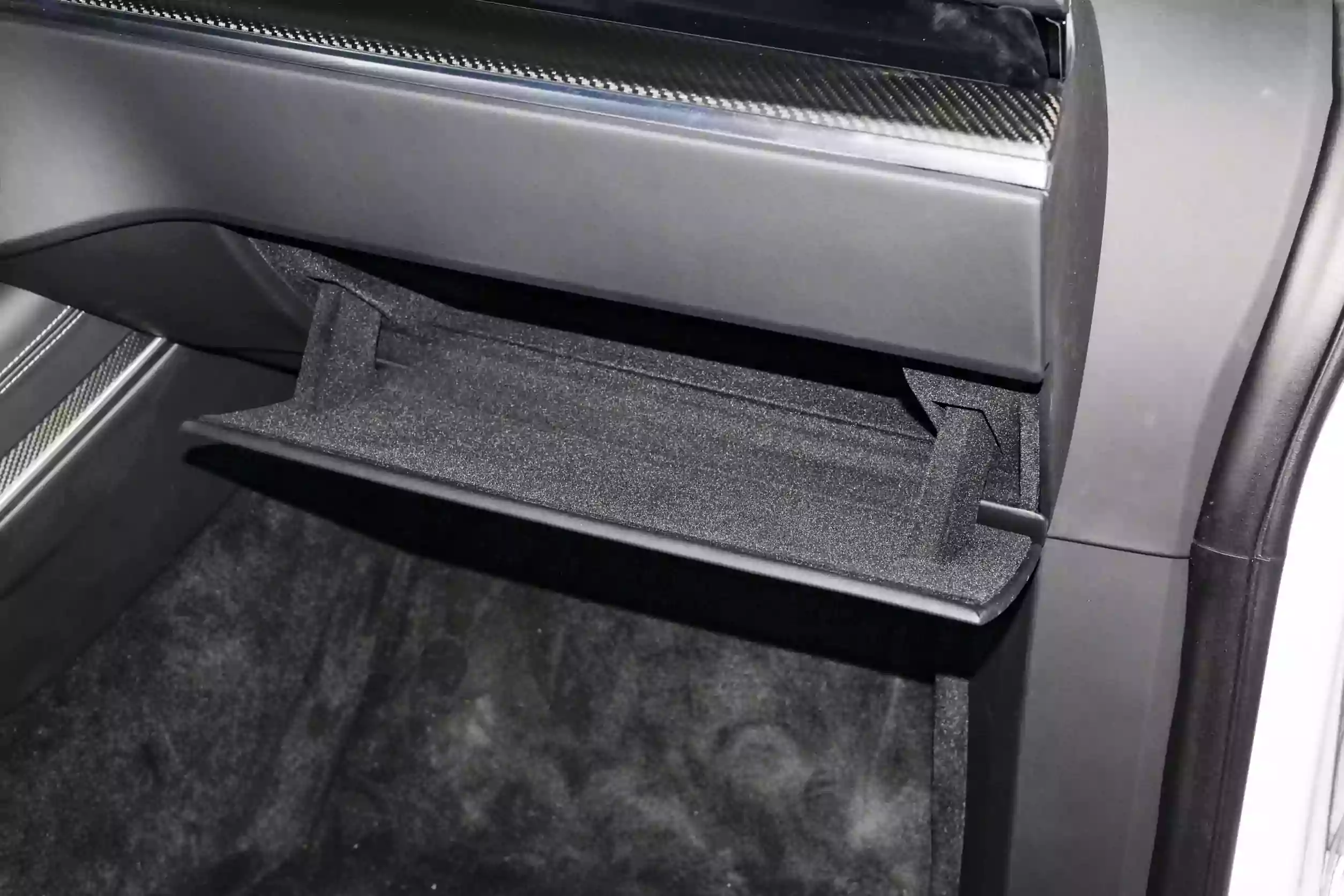 Tesla Model X 2023 interior-4