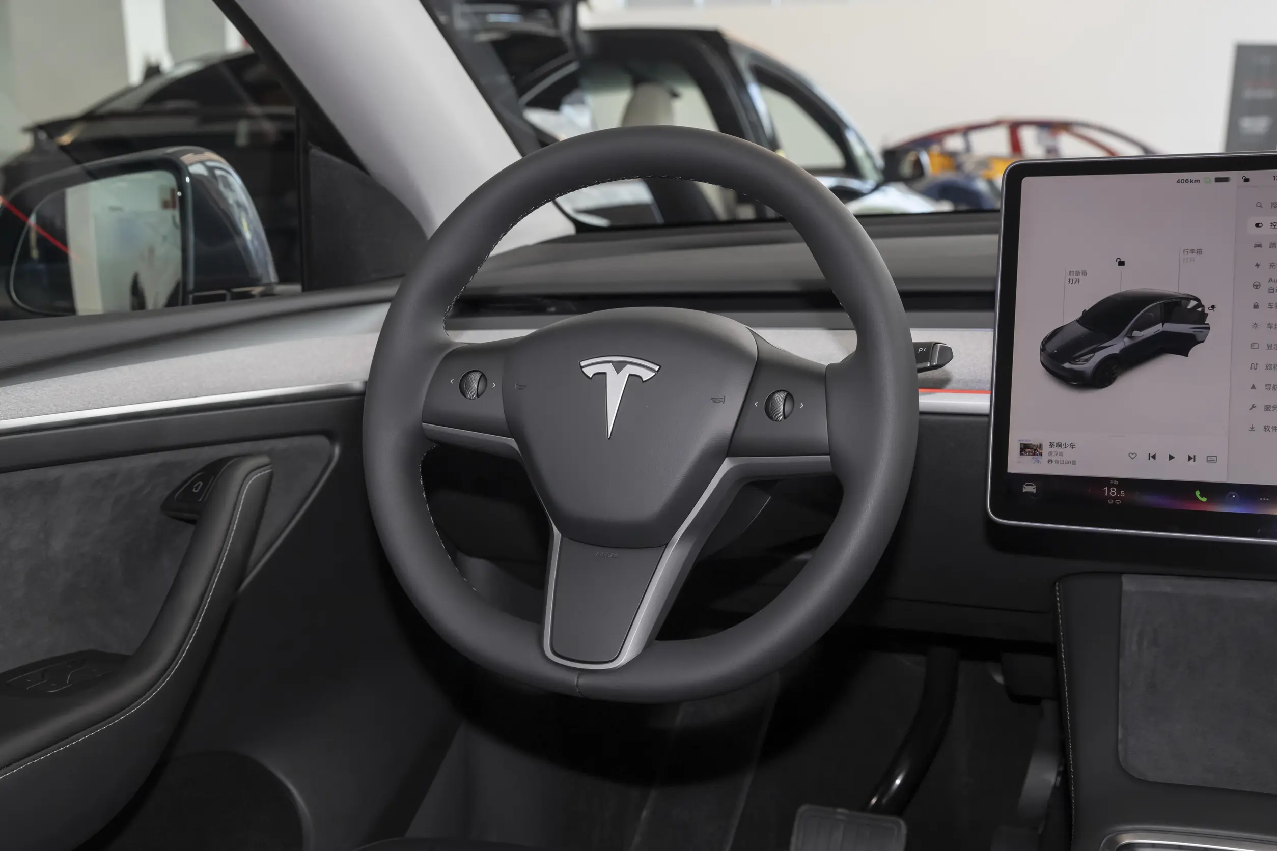 Tesla Model Y 2023 interior-2