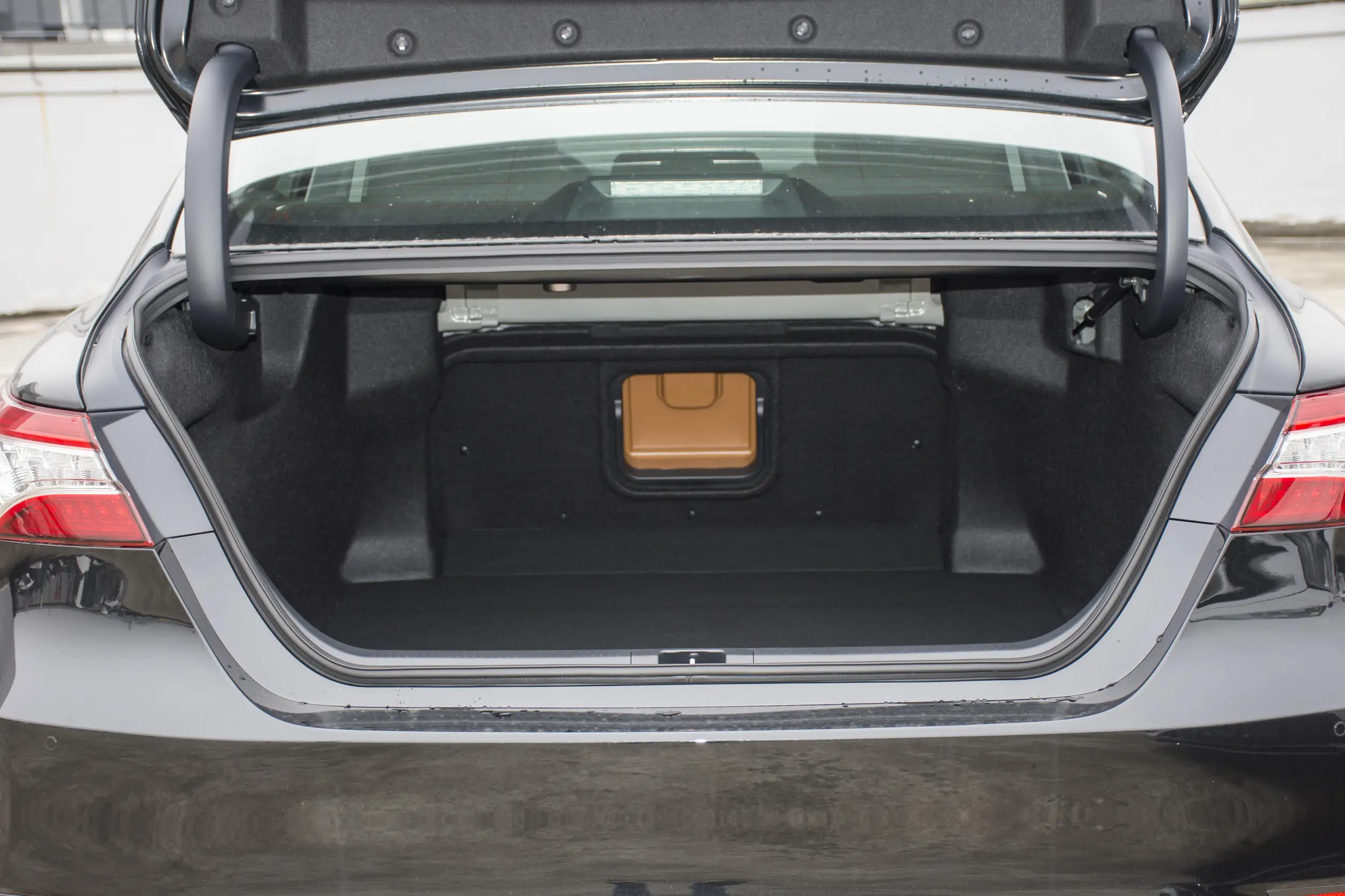 Toyota Camry 2023 space-4