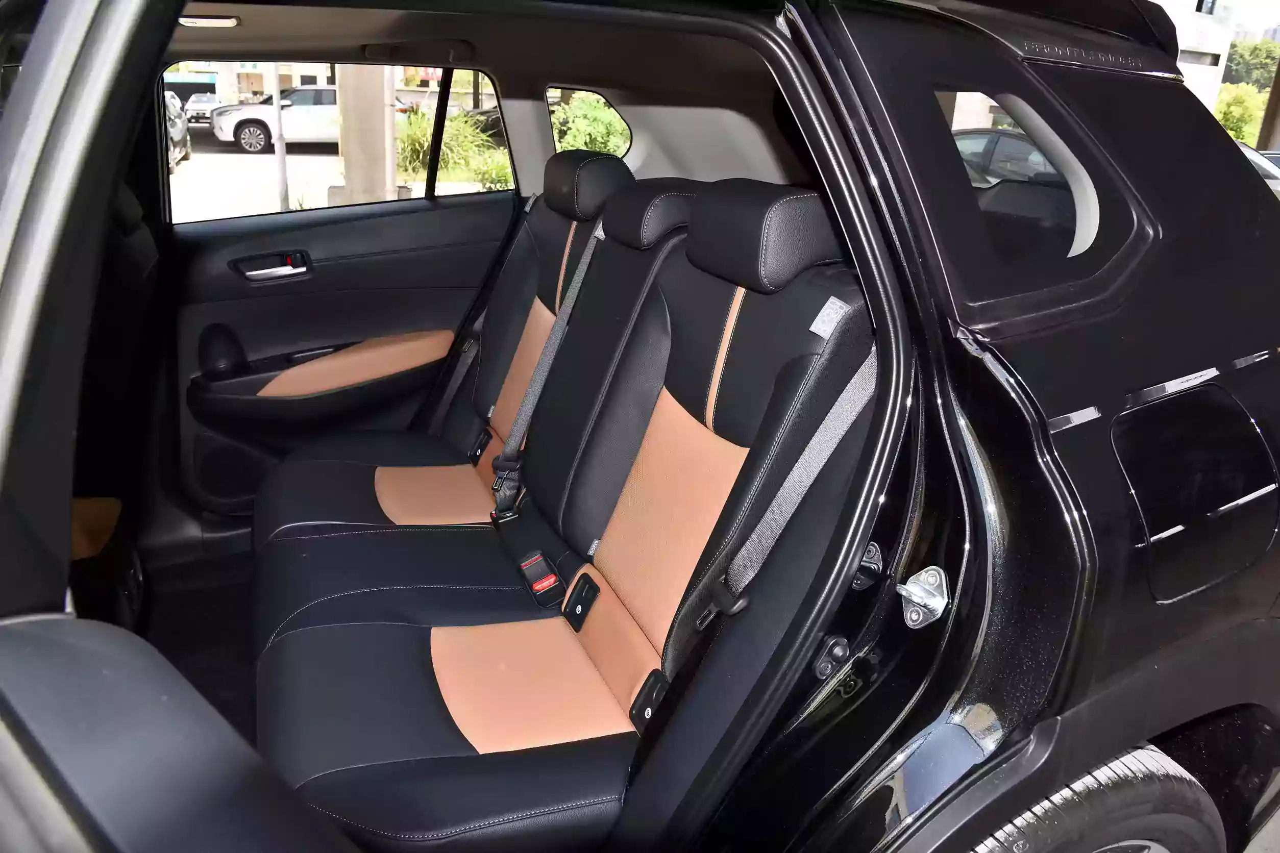 Toyota Frontlander 2023 space-2