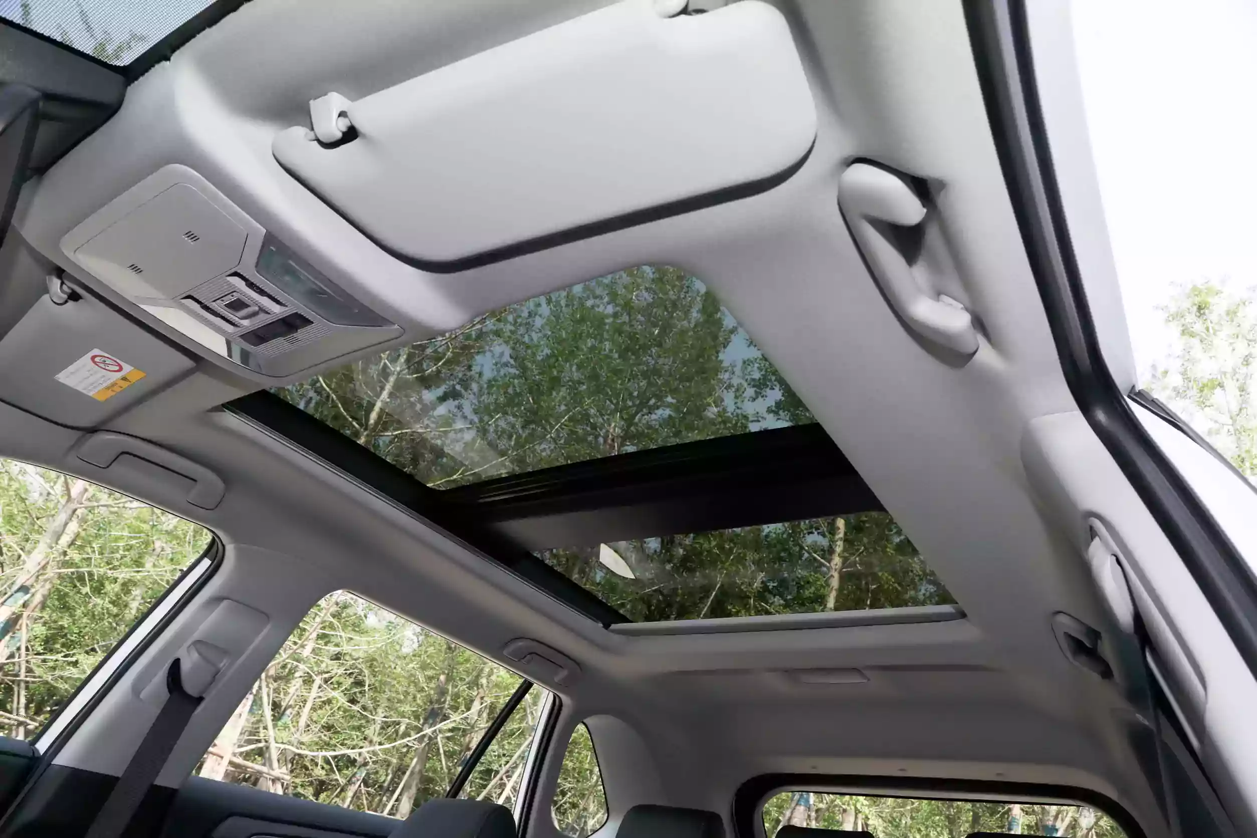 Toyota RAV4 2023 space-3