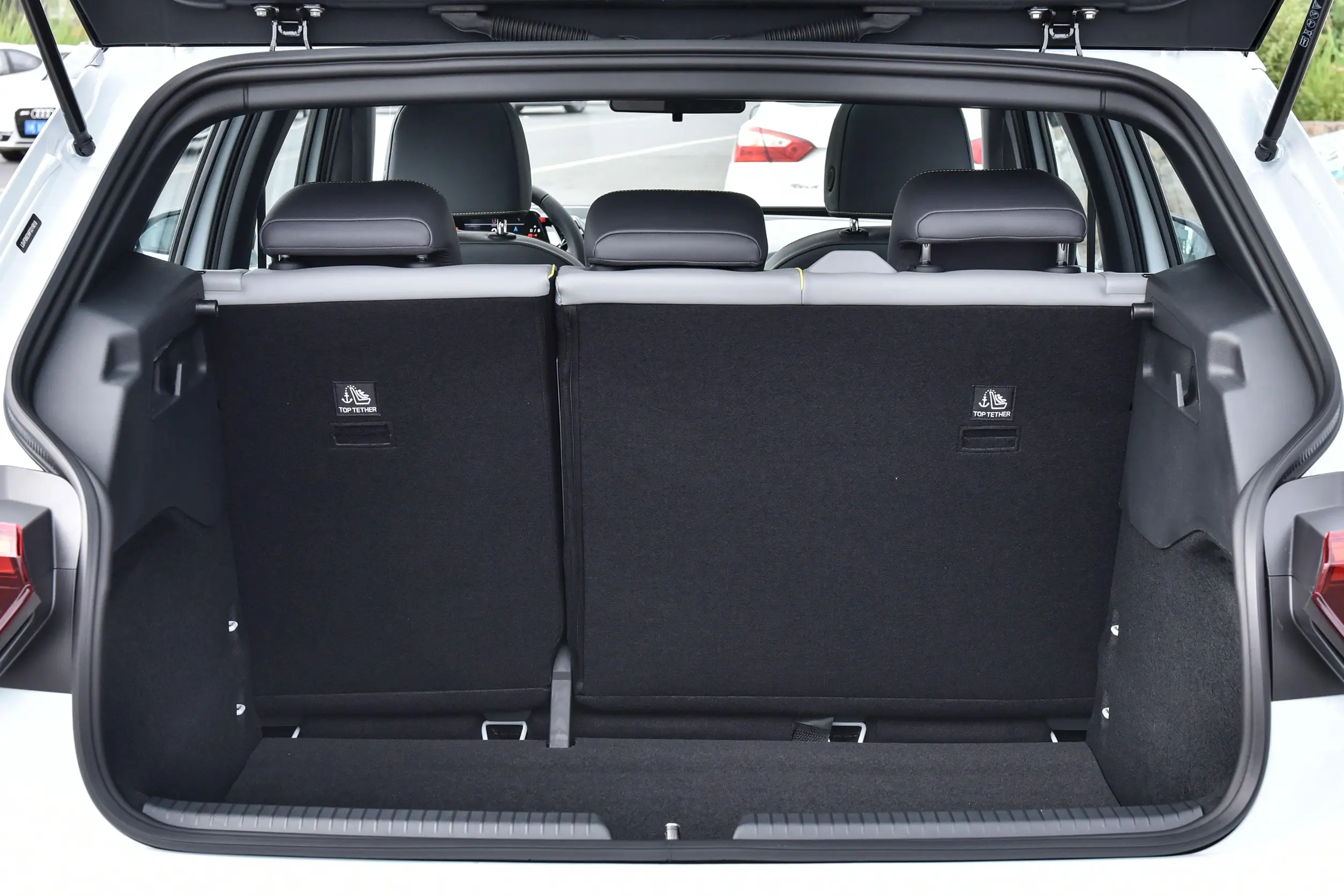 Volkswagen ID.3 2023 space-4