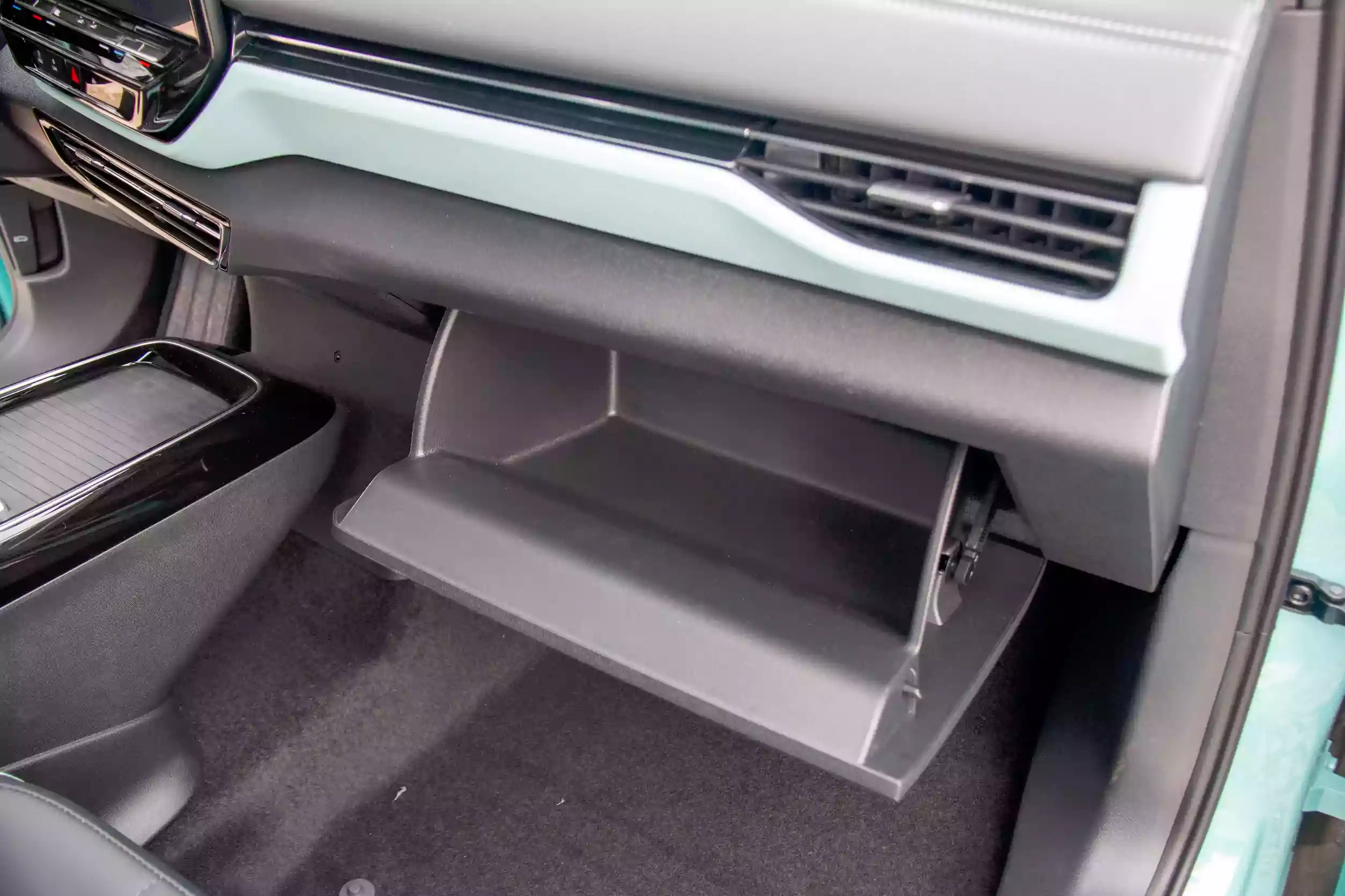 Volkswagen ID.4 X 2023 interior-4