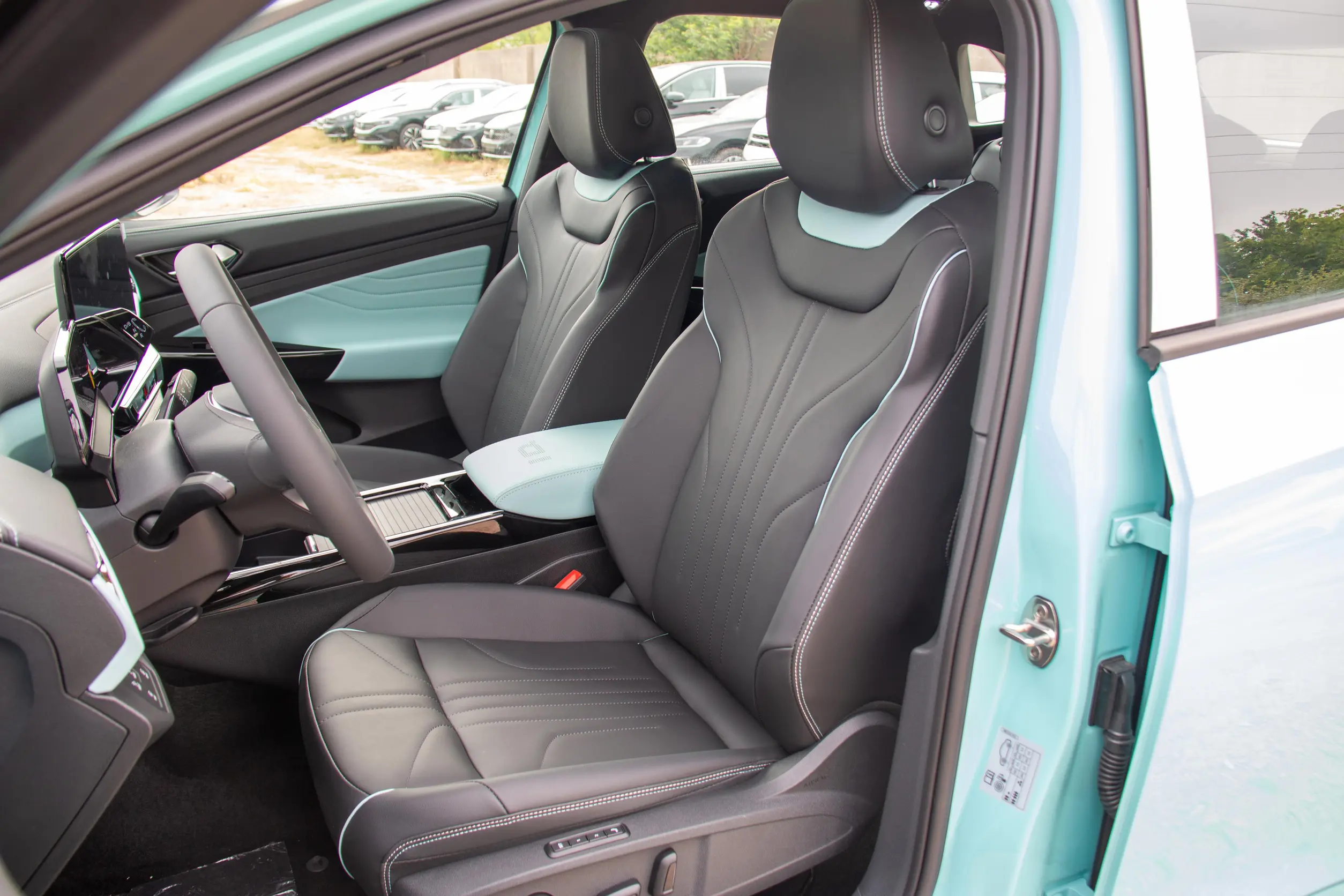 Volkswagen ID.4 X 2023 space-1