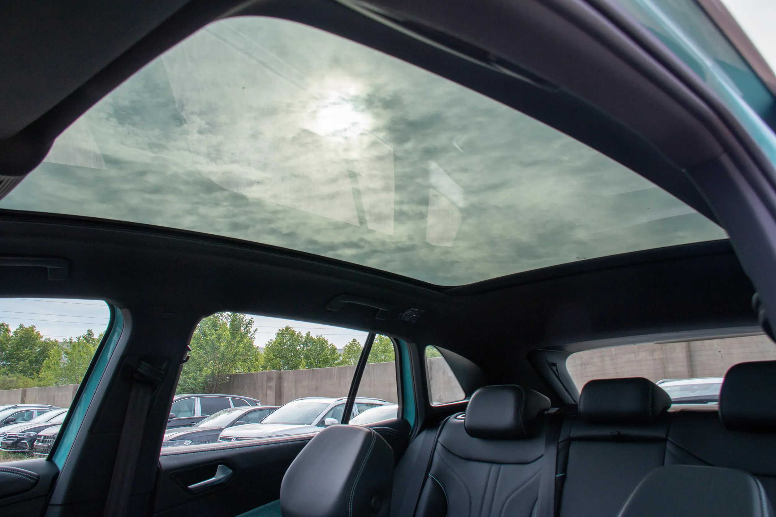 Volkswagen ID.4 X 2023 space-3