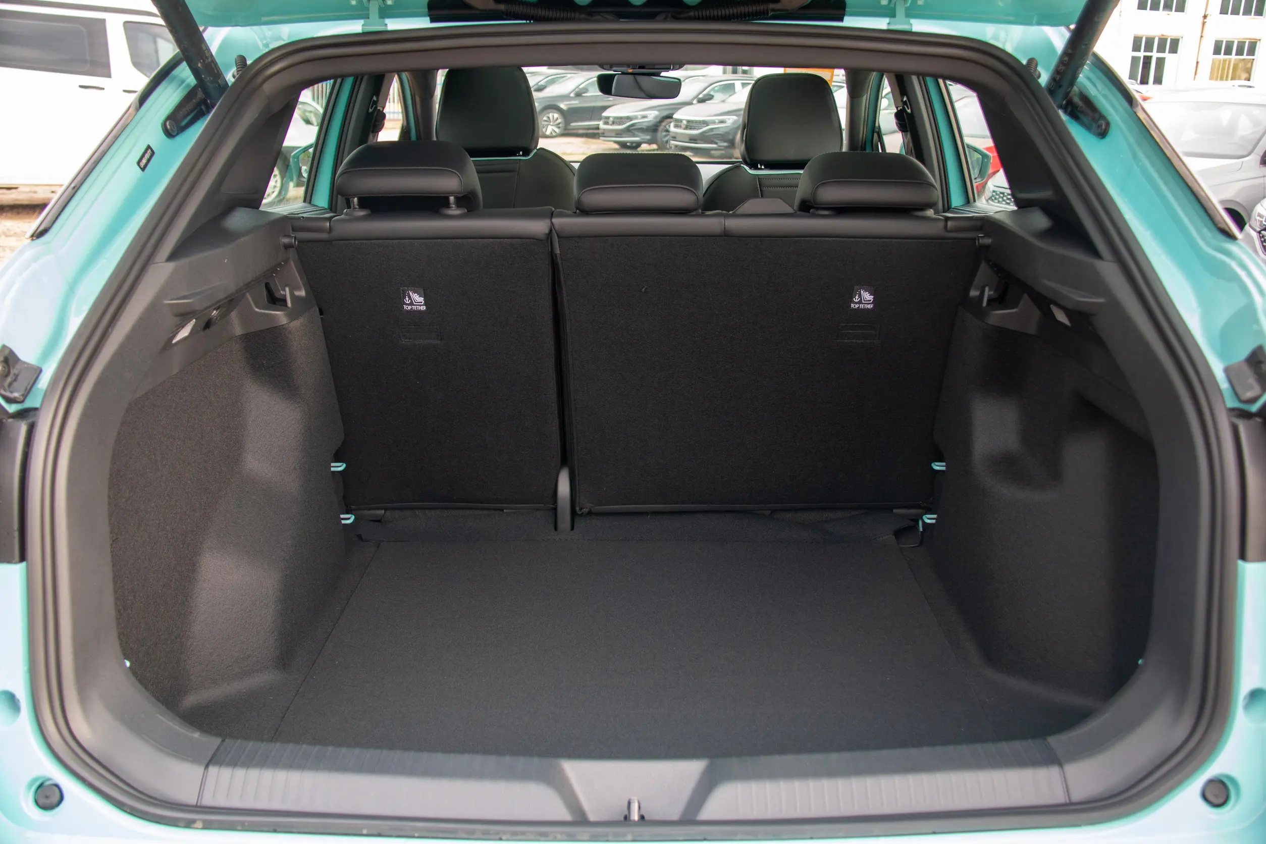 Volkswagen ID.4 X 2023 space-4