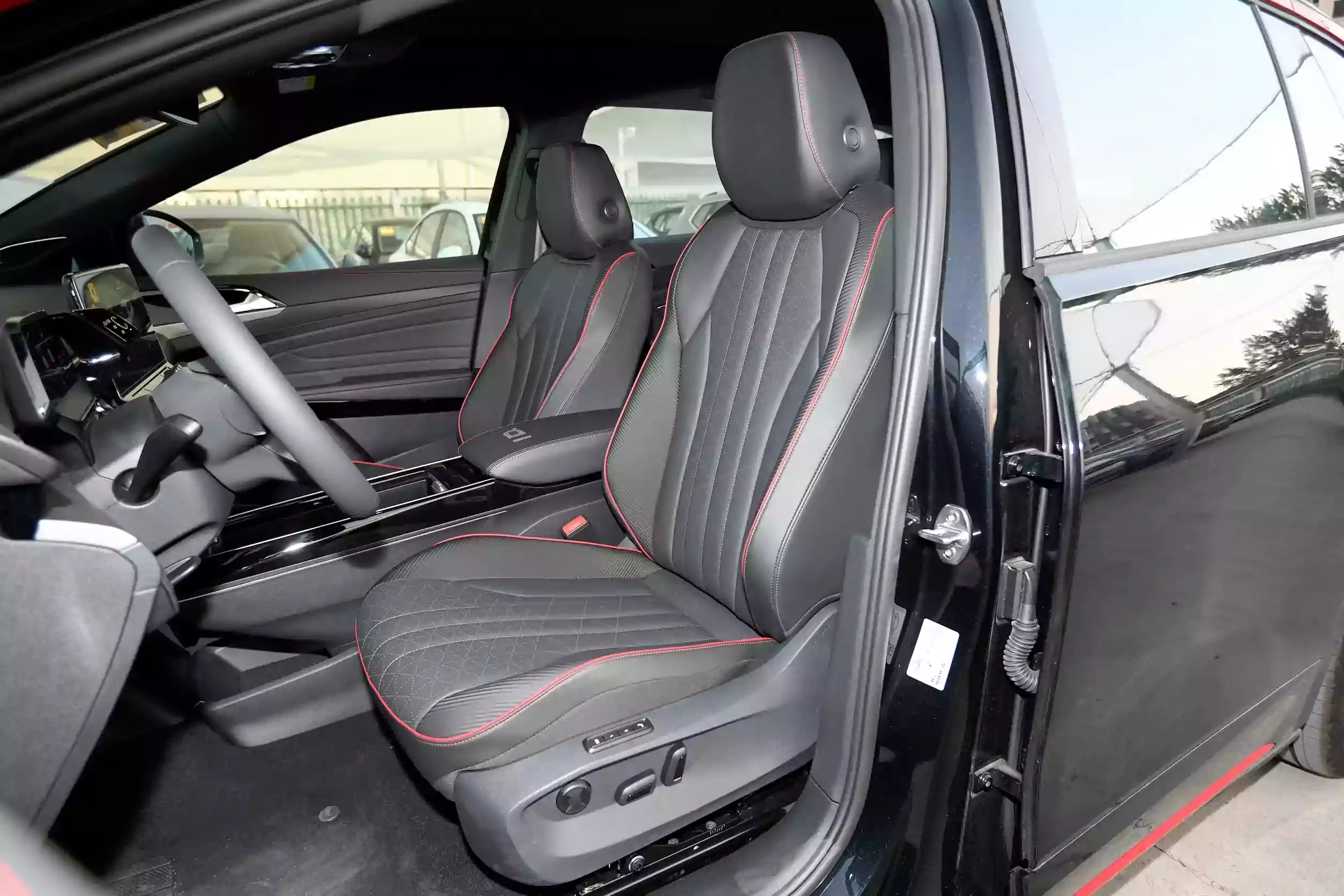 Volkswagen ID.6 X 2023 space-1