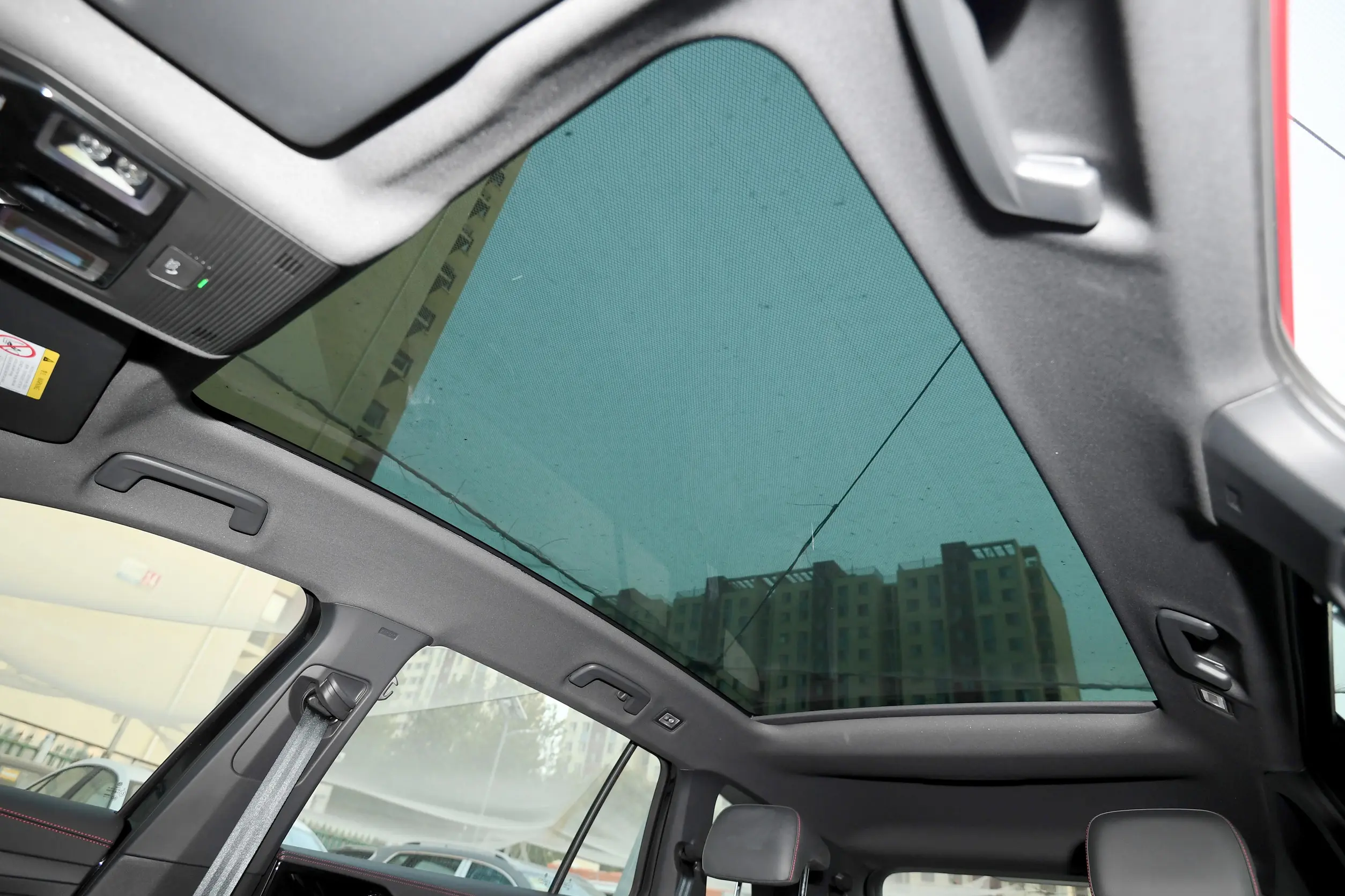 Volkswagen ID.6 X 2023 space-3