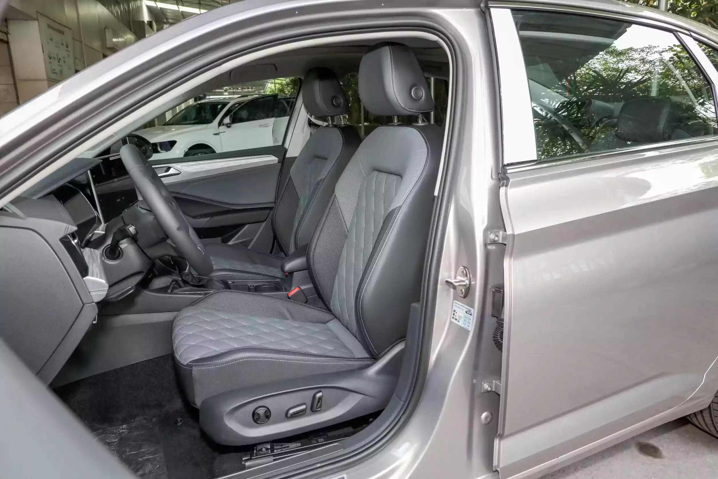 Volkswagen Sagitar 2023 space-1