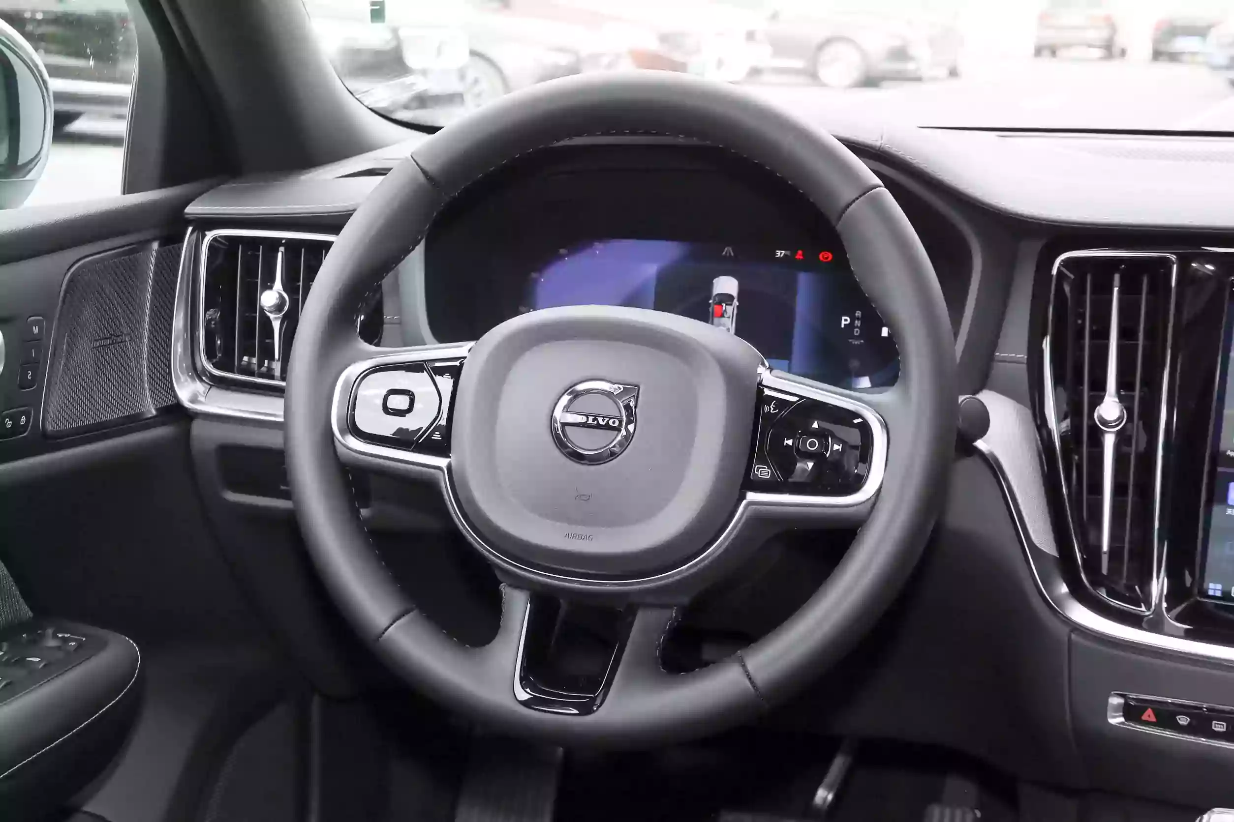 Volvo S60 2024 interior-2