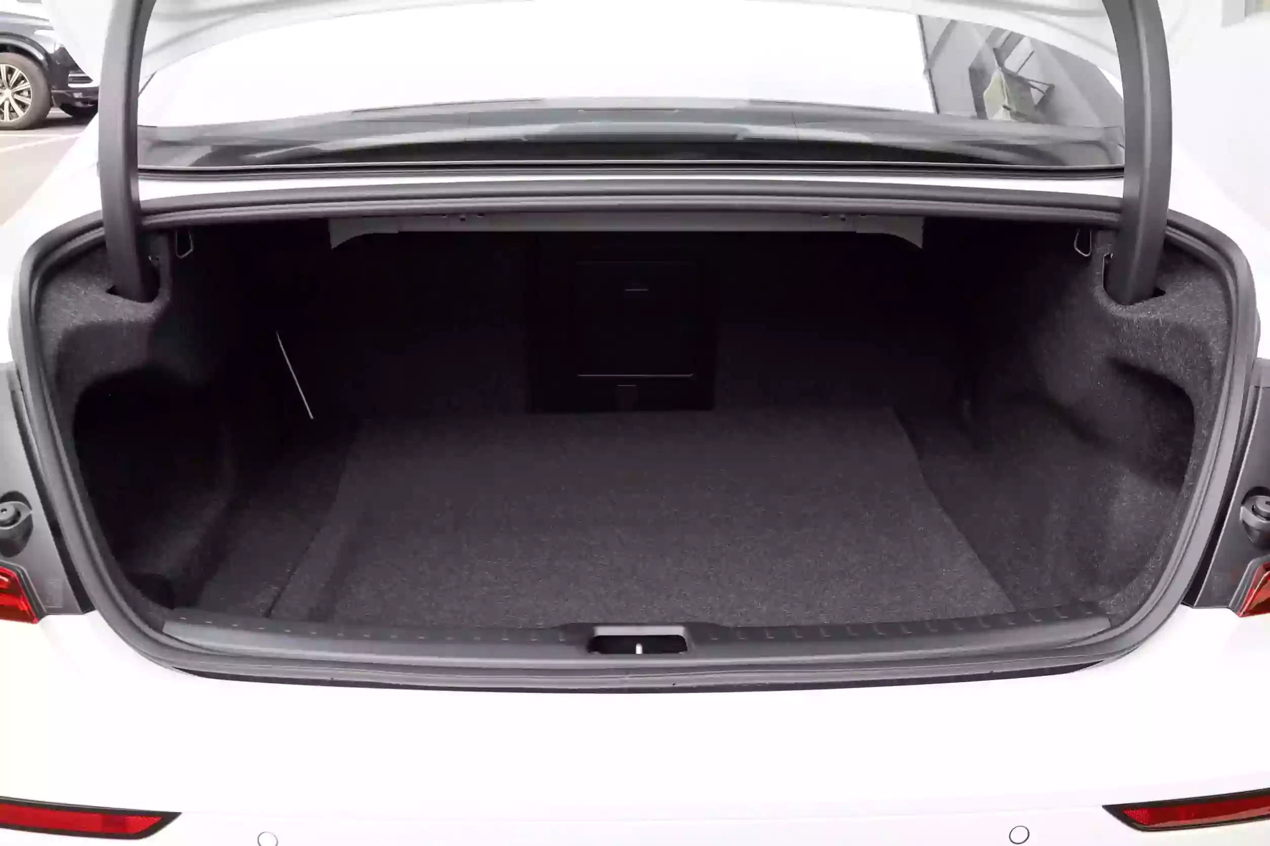 Volvo S60 2024 space-4