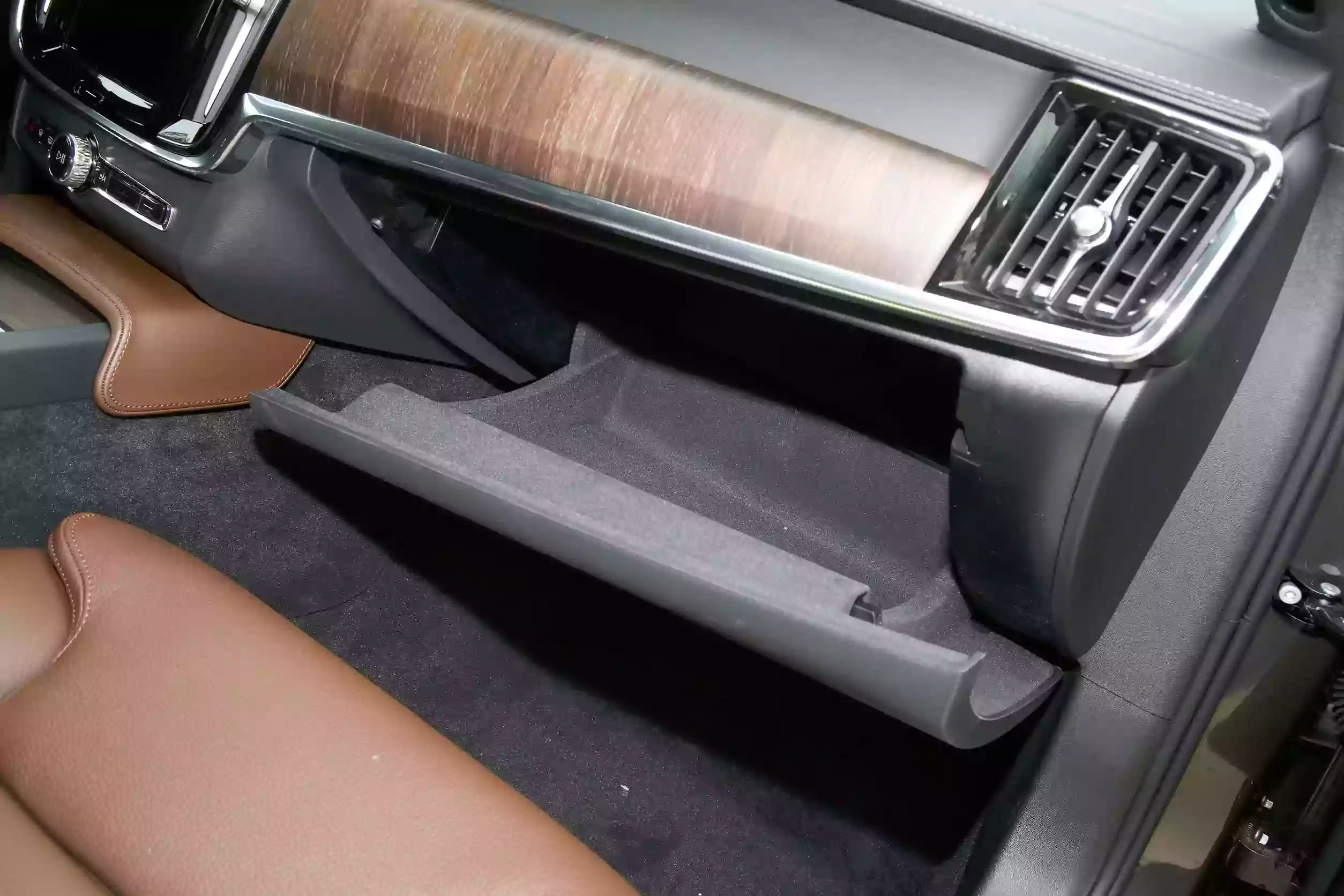 Volvo S90 2024 interior-4