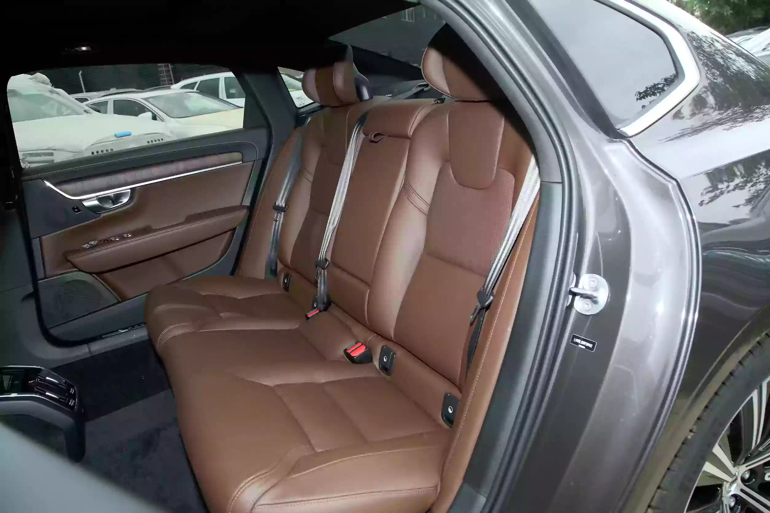 Volvo S90 2024 space-2