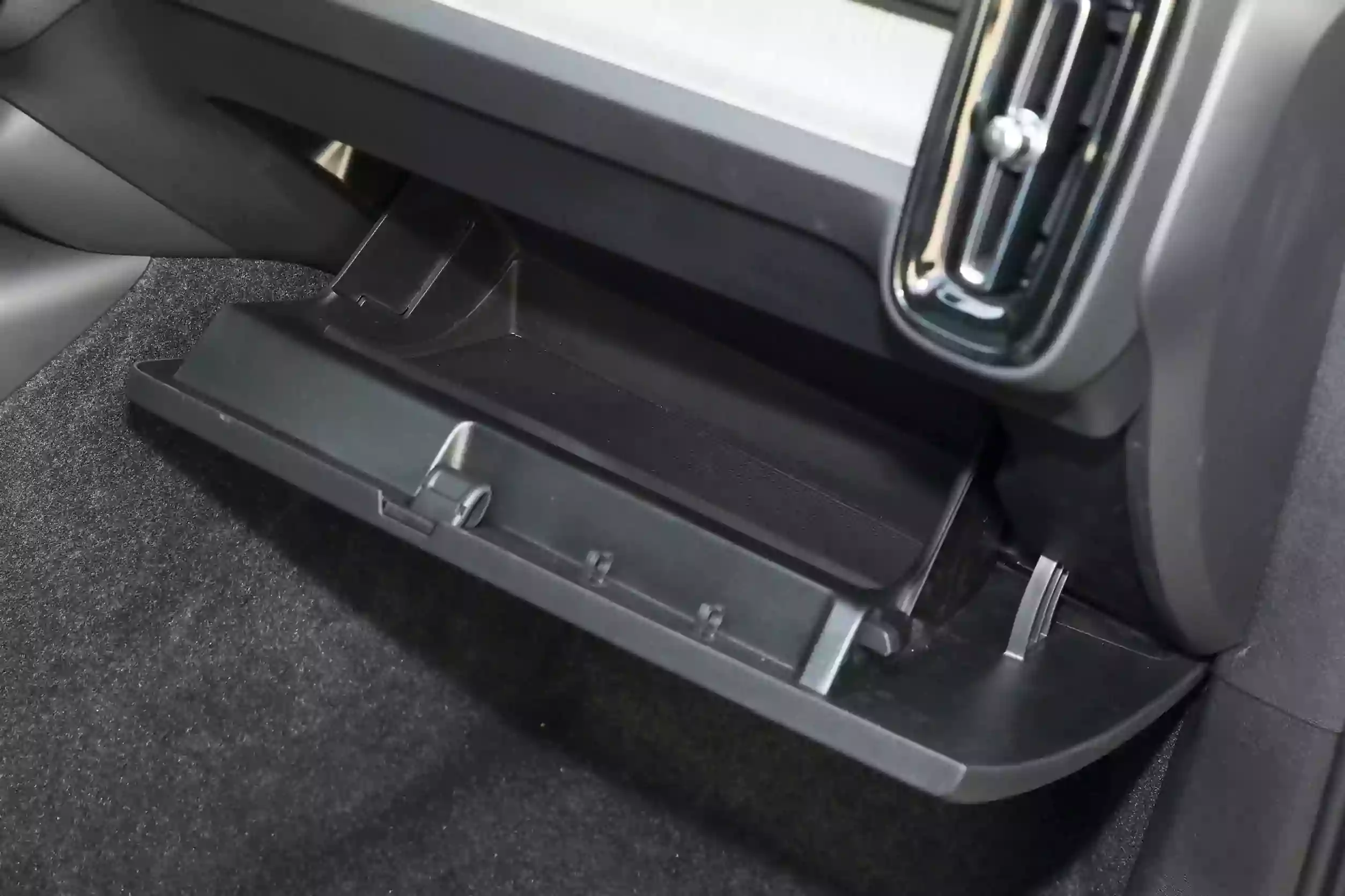 Volvo XC40 2024 interior-4