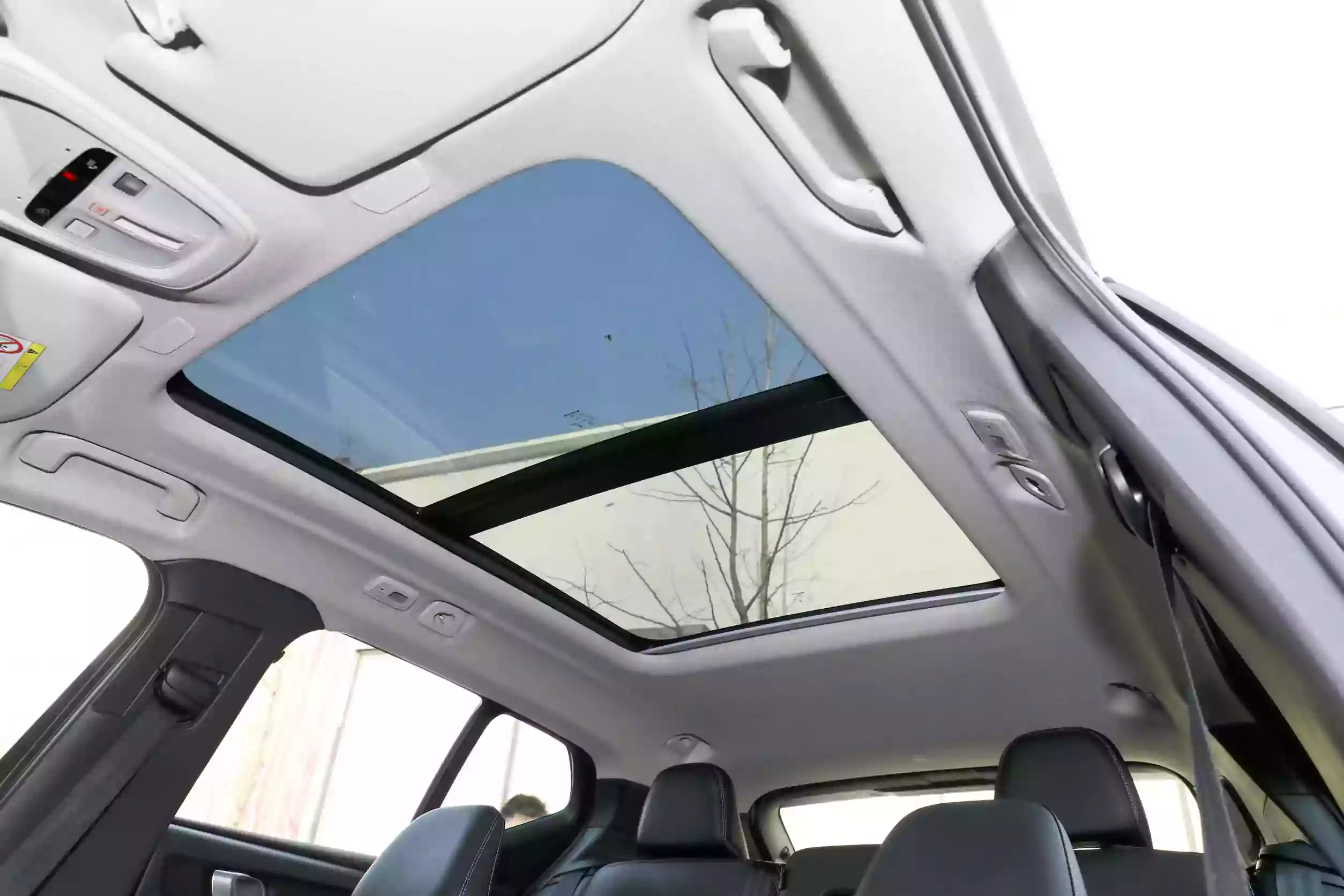 Volvo XC40 2024 space-3